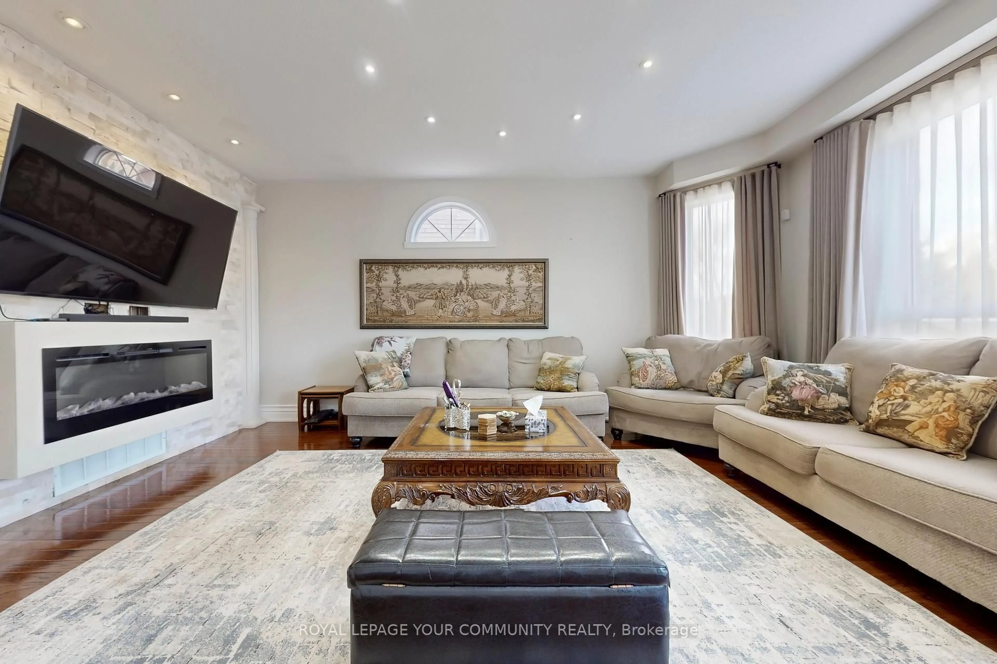 Living room with furniture, unknown for 24 Pegasus Dr, Richmond Hill Ontario L4E 4R3