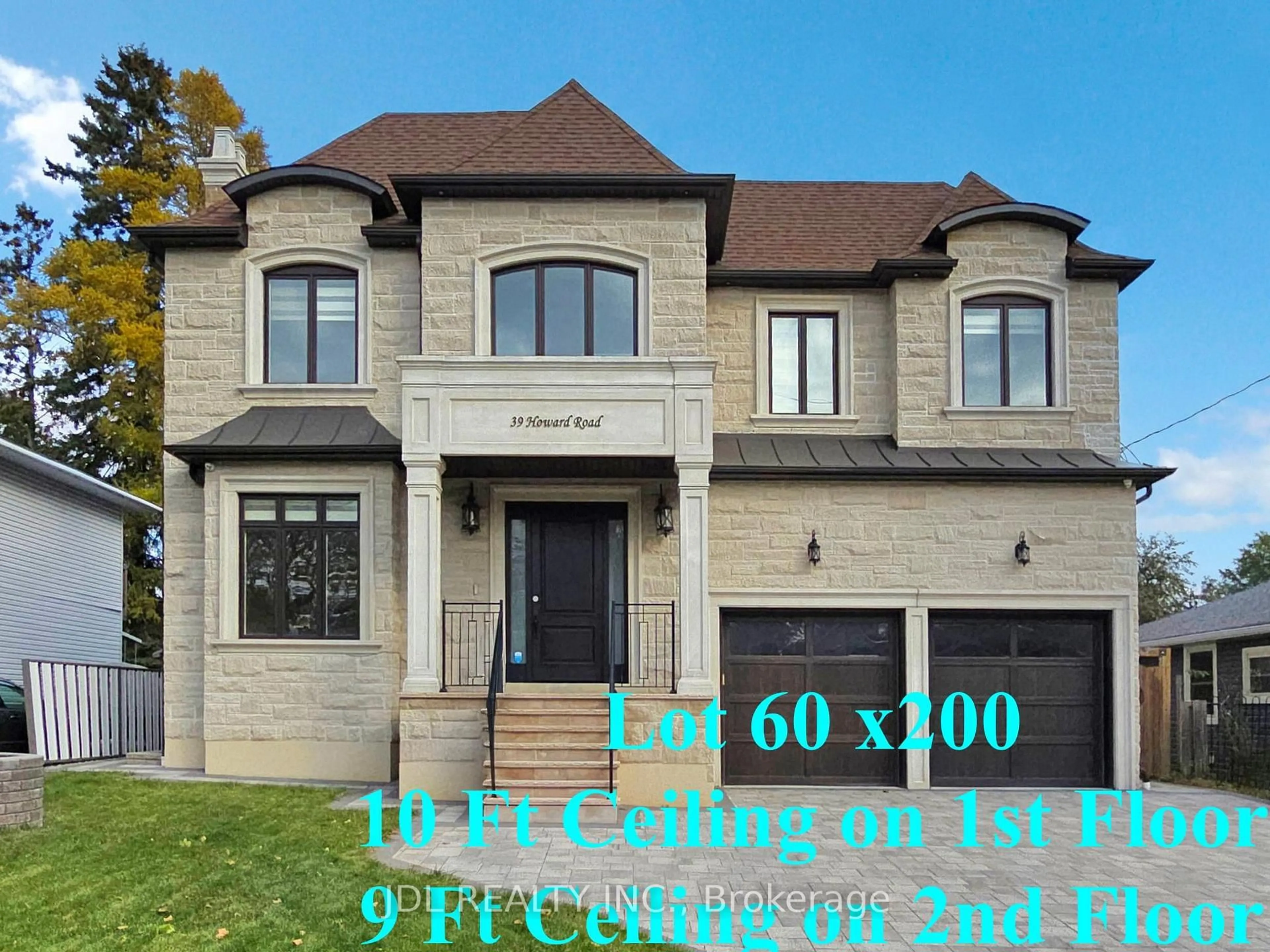 Home with brick exterior material, street for 39 Howard Rd, Newmarket Ontario L3Y 3G6