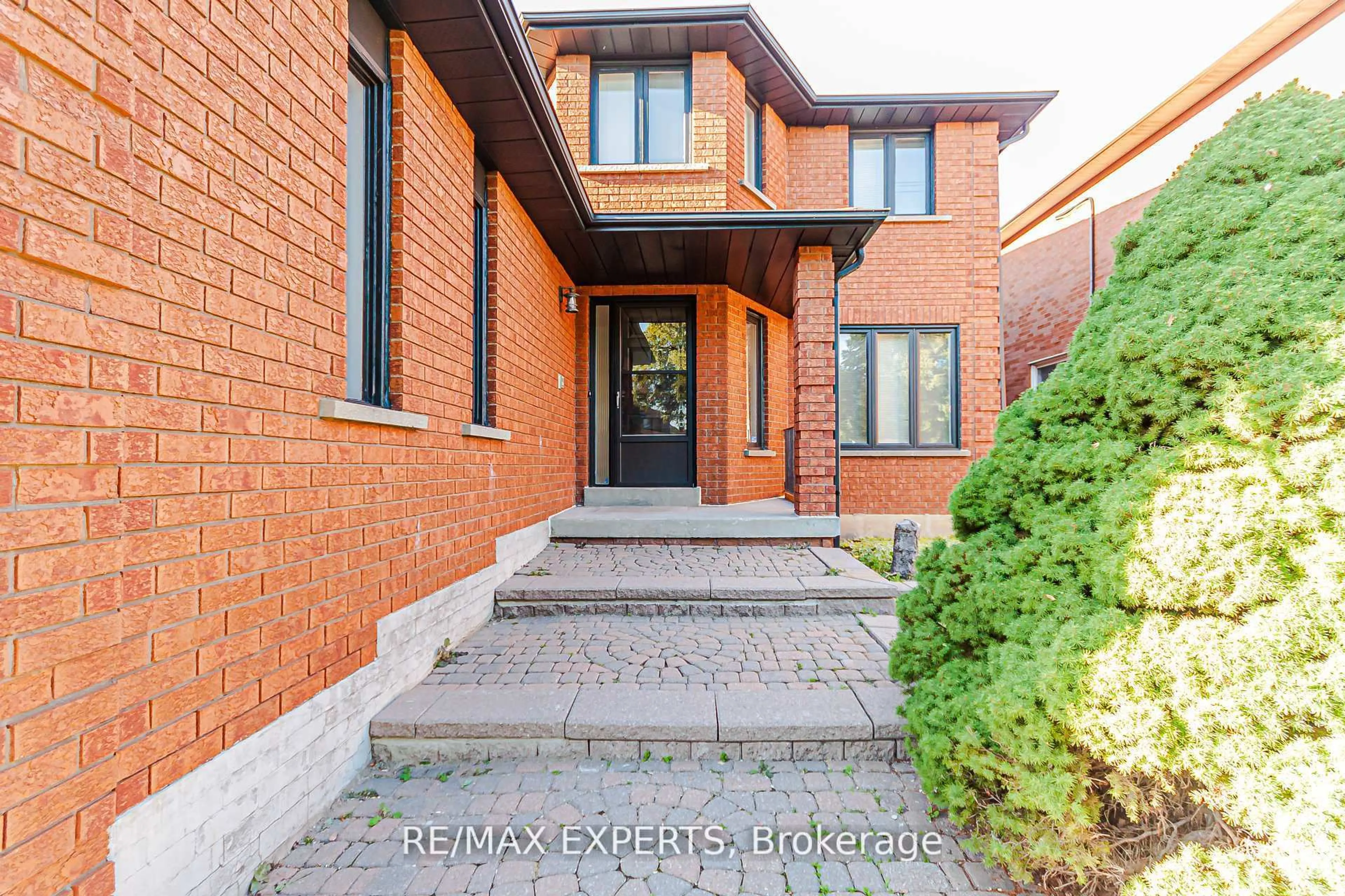 Home with brick exterior material, street for 100 Nimbus Pl, Vaughan Ontario L4L 1Z7
