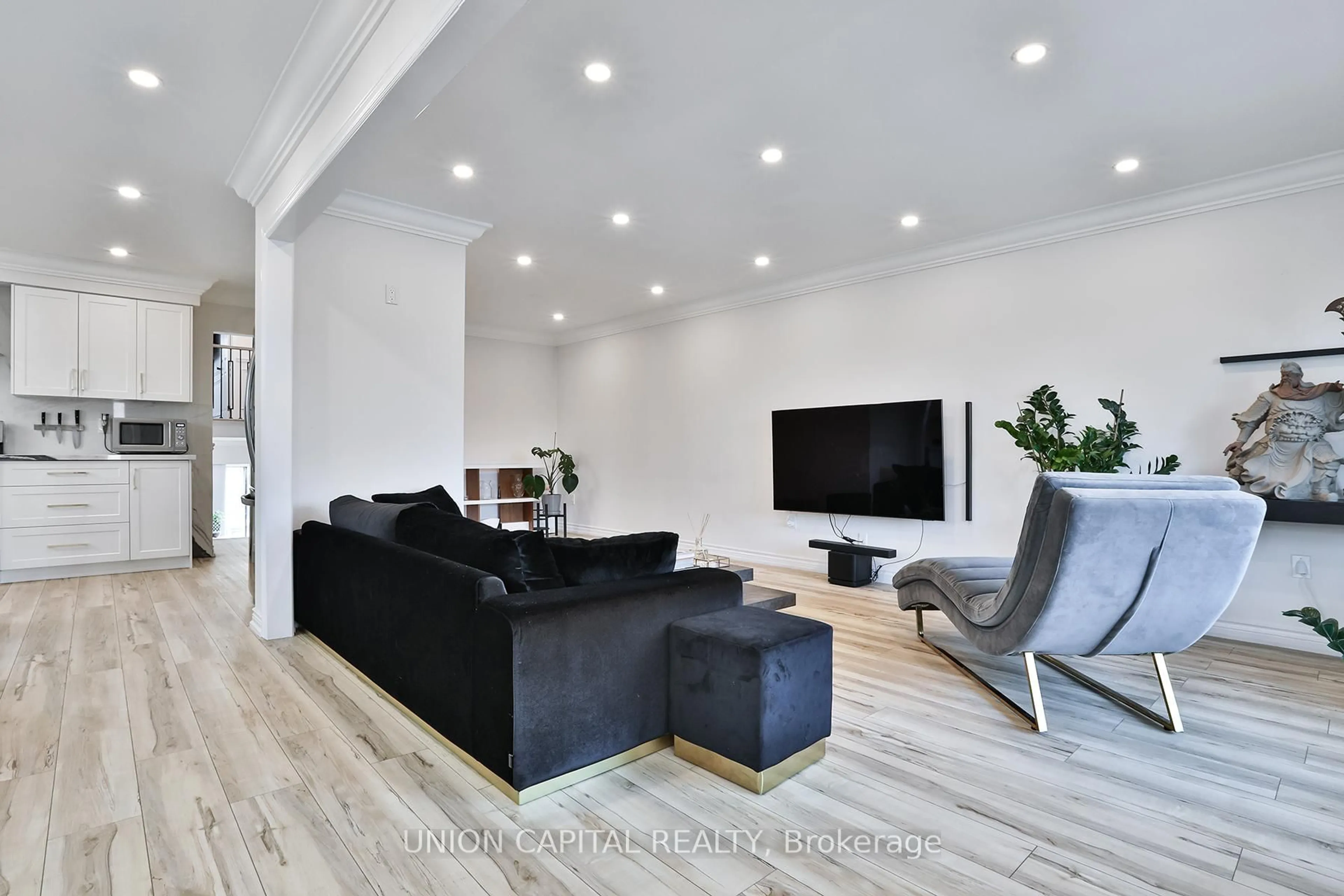 Living room with furniture, wood/laminate floor for 21 Avon Cres, Vaughan Ontario L4L 1H4