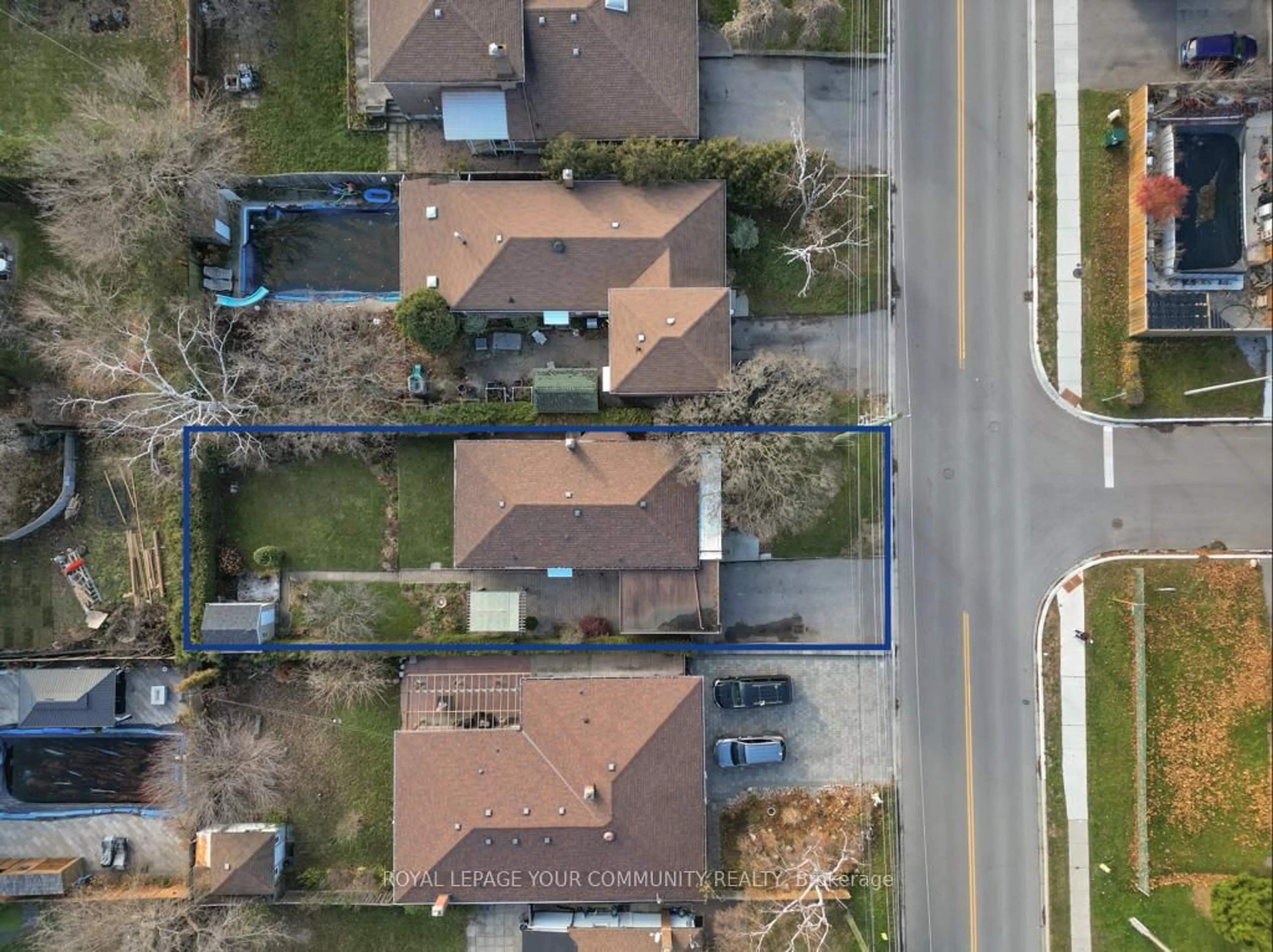 A pic from outside/outdoor area/front of a property/back of a property/a pic from drone, street for 81 Clark Ave, Markham Ontario L3T 1S7