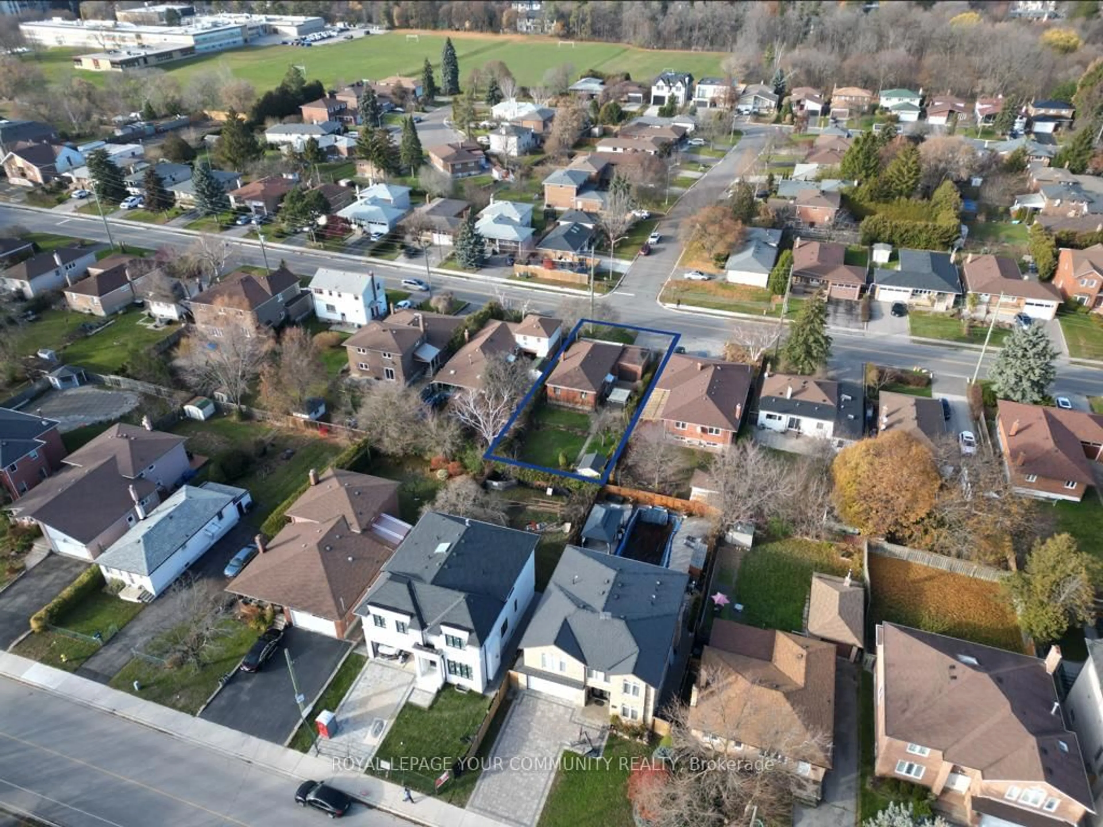 A pic from outside/outdoor area/front of a property/back of a property/a pic from drone, street for 81 Clark Ave, Markham Ontario L3T 1S7