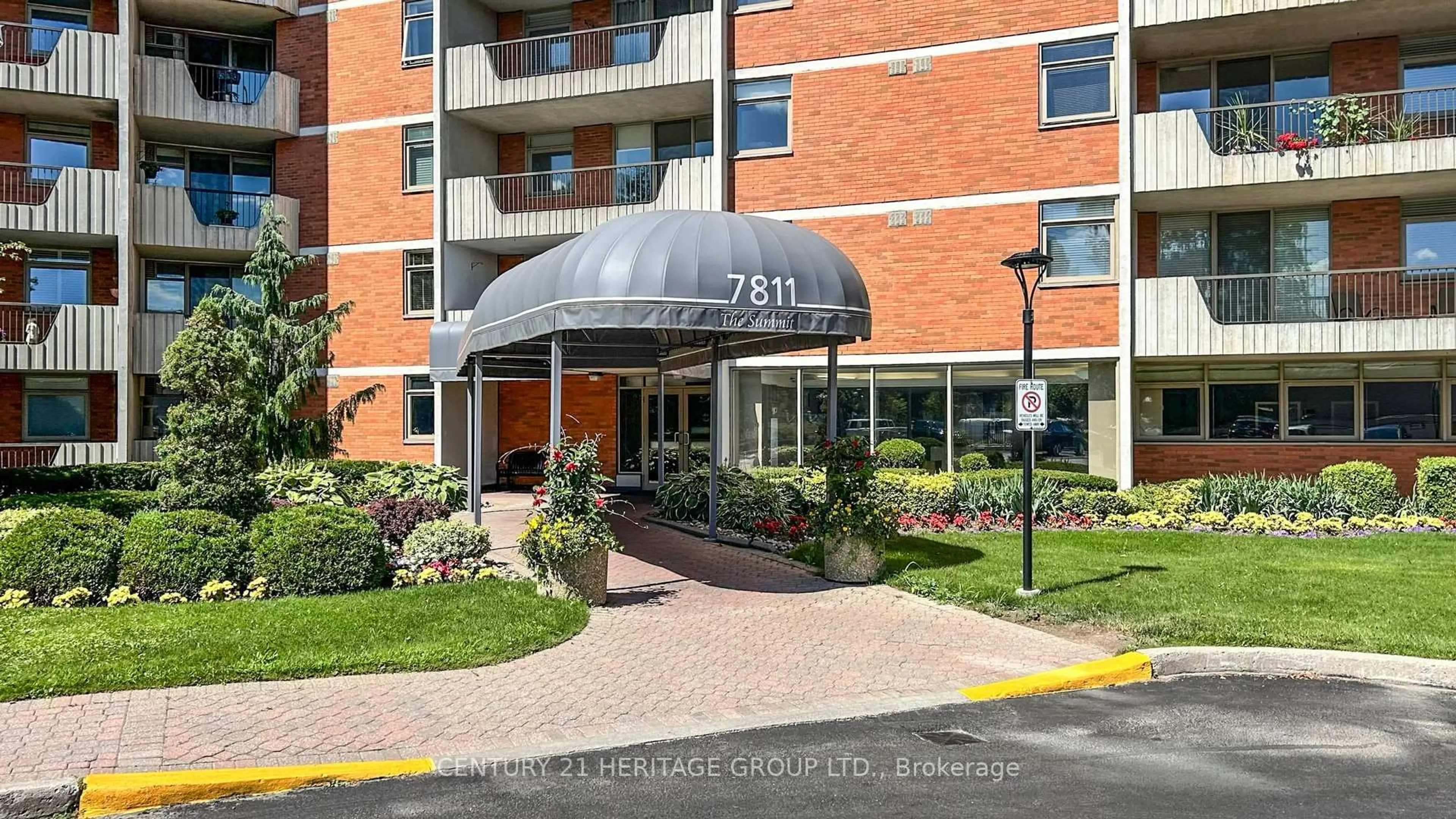 Indoor foyer for 7811 Yonge St #PH7, Markham Ontario L3T 4S3