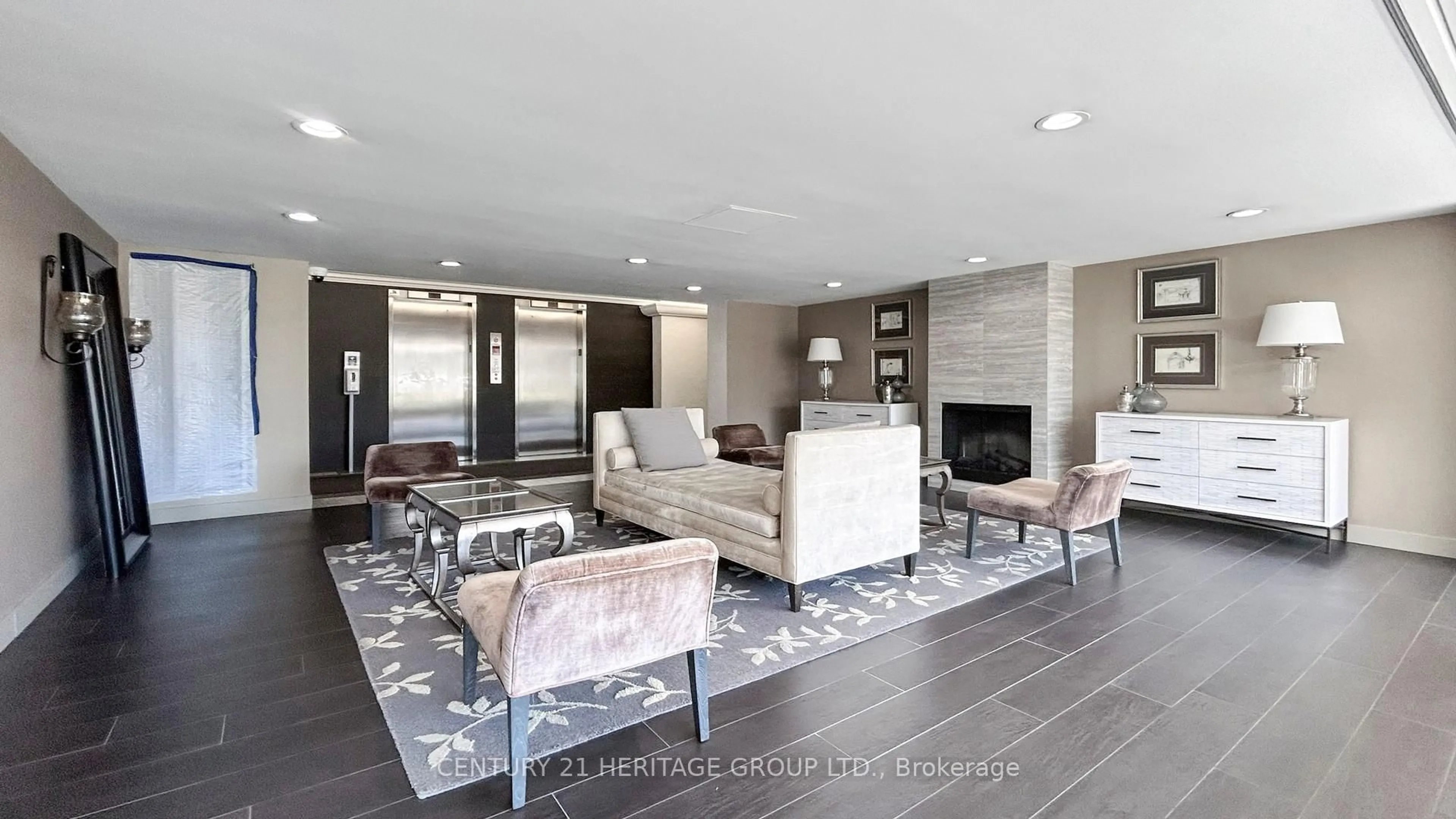 Living room with furniture, ceramic/tile floor for 7811 Yonge St #PH7, Markham Ontario L3T 4S3