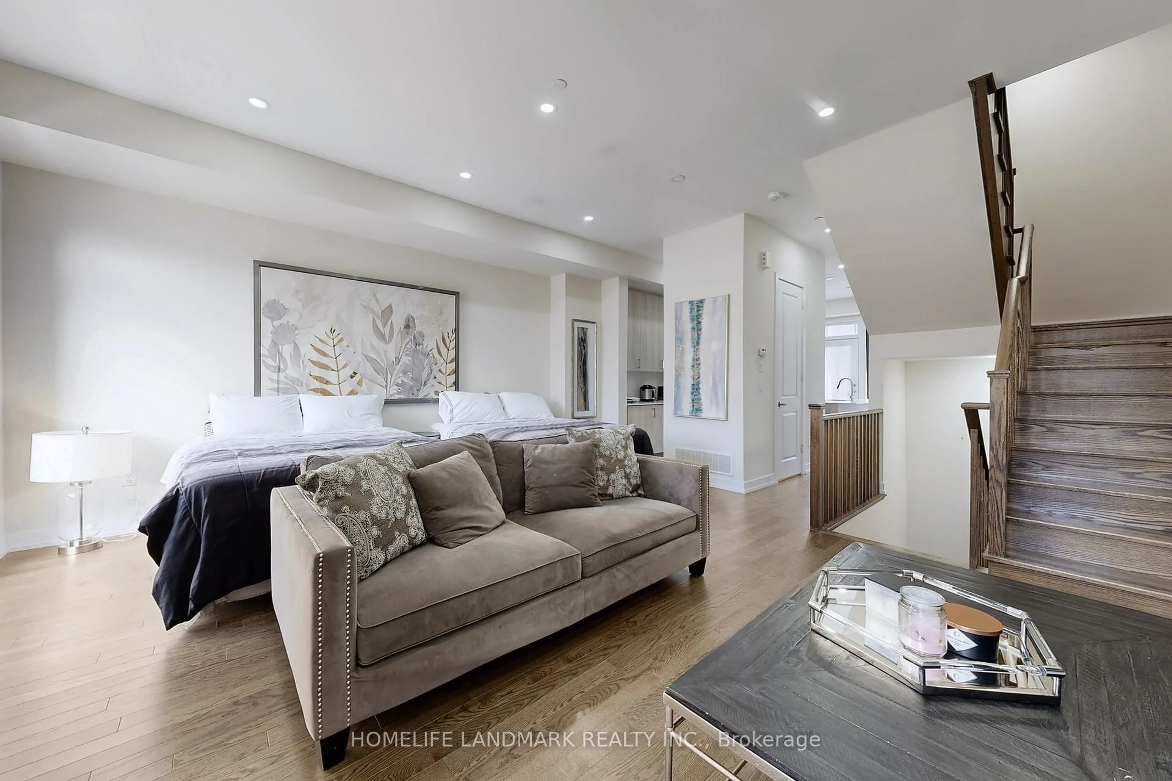 Living room with furniture, unknown for 5 Ingersoll Lane, Richmond Hill Ontario L4E 1G9