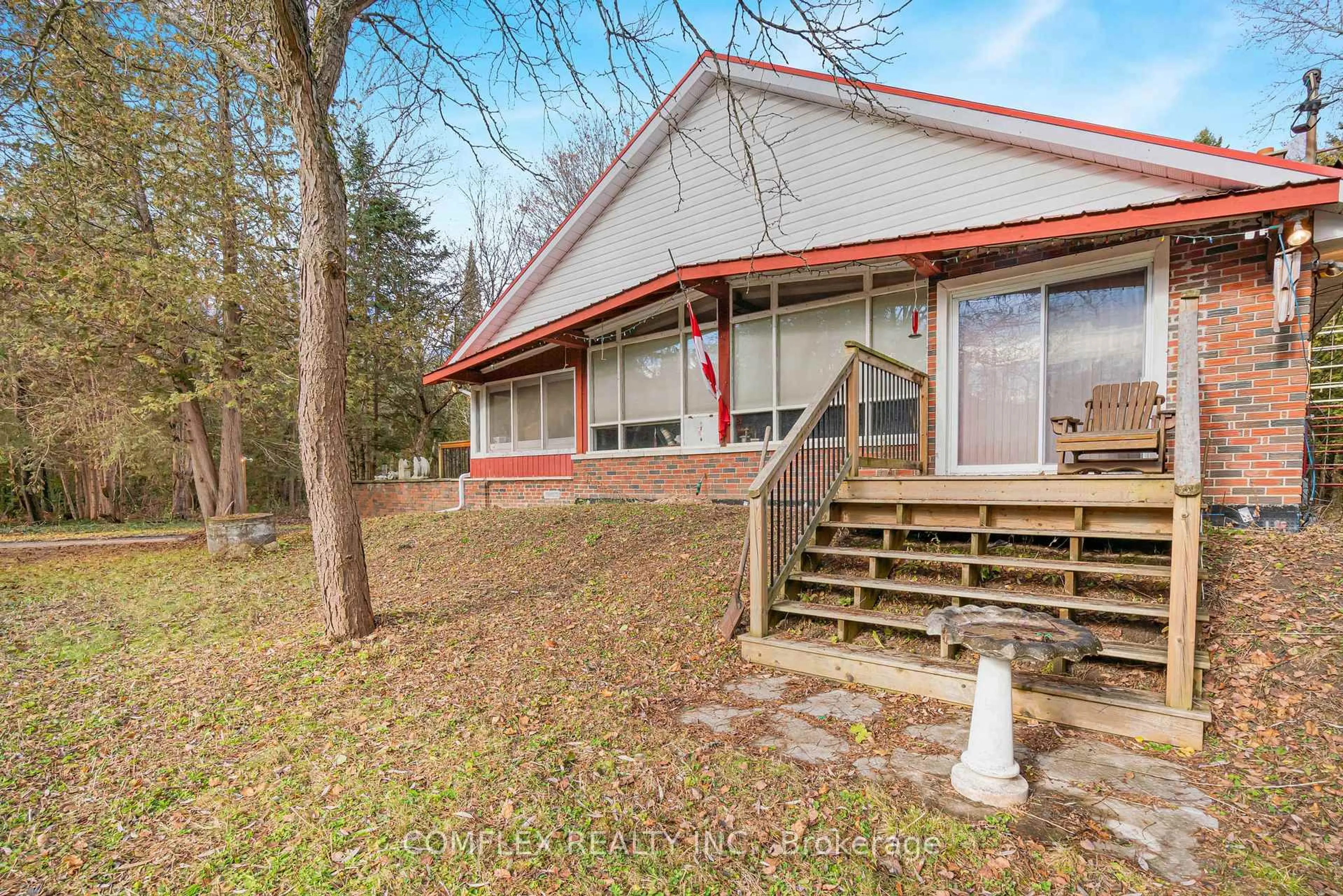 A pic from outside/outdoor area/front of a property/back of a property/a pic from drone, unknown for 222 Davis Dr, Uxbridge Ontario L4A 7X4