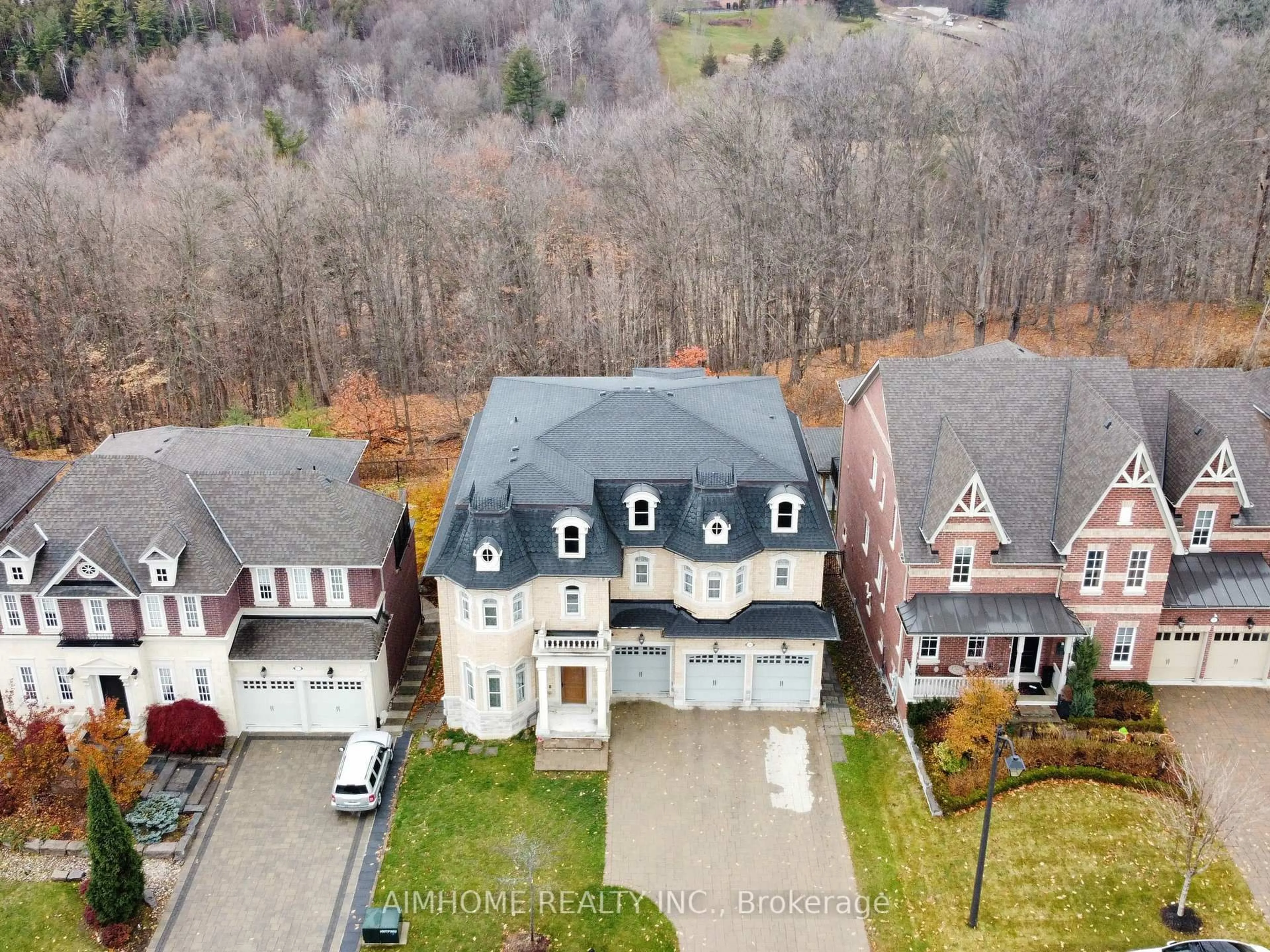 A pic from outside/outdoor area/front of a property/back of a property/a pic from drone, street for 80 Annsleywood Crt, Vaughan Ontario L4H 4G6