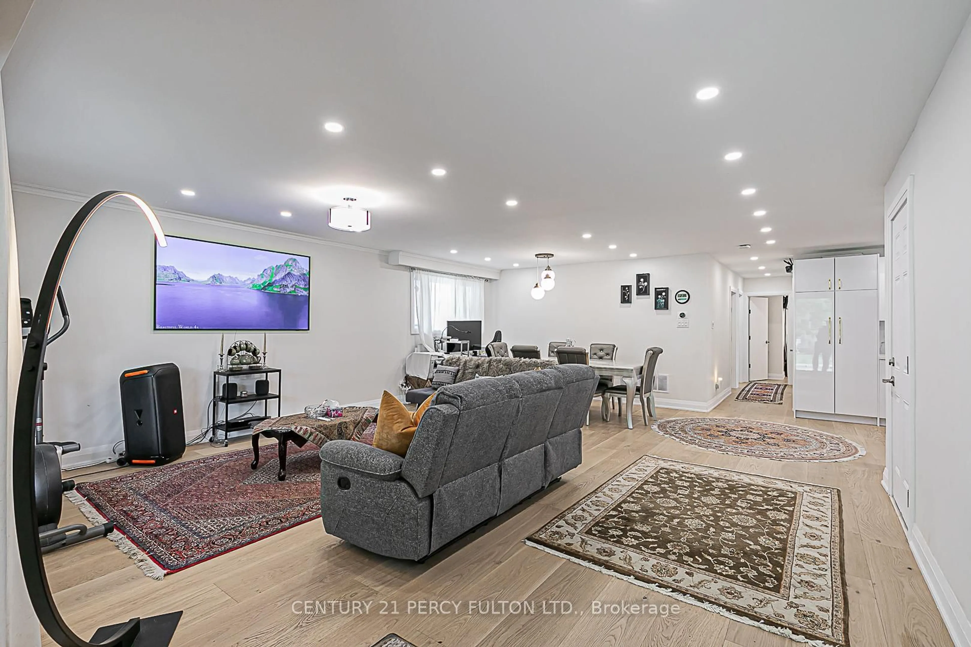 Living room with furniture, unknown for 168 Ruggles Ave, Richmond Hill Ontario L4C 1Y4