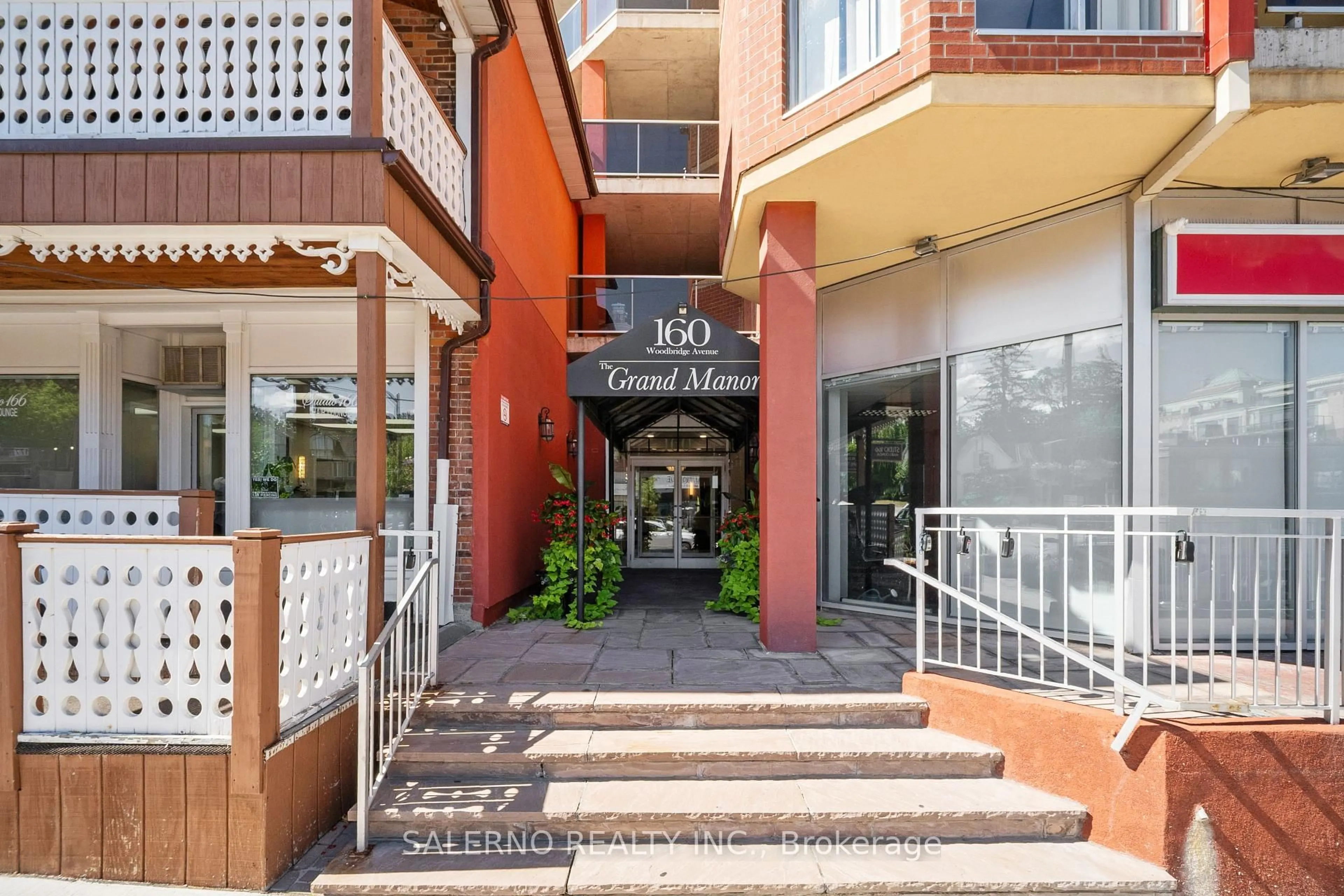 Indoor foyer for 160 Woodbridge Ave #505, Vaughan Ontario L4L 0B8