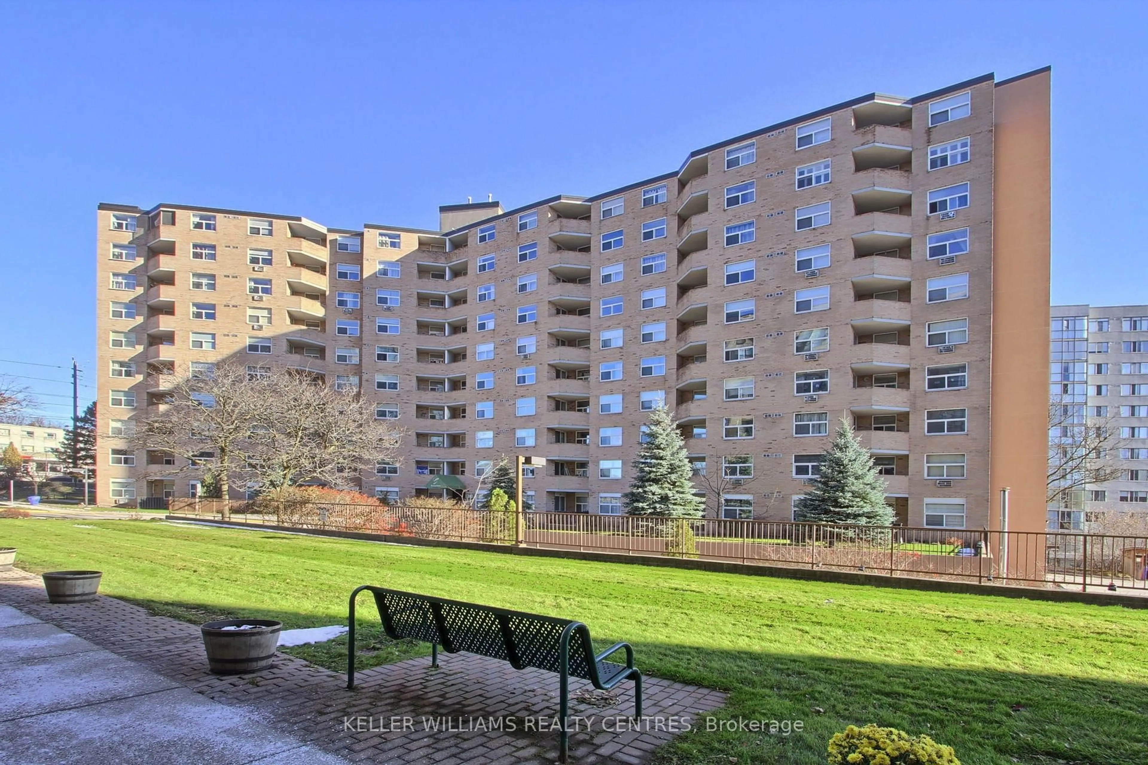 Patio, unknown for 260 Davis Dr #408, Newmarket Ontario L3Y 7C3