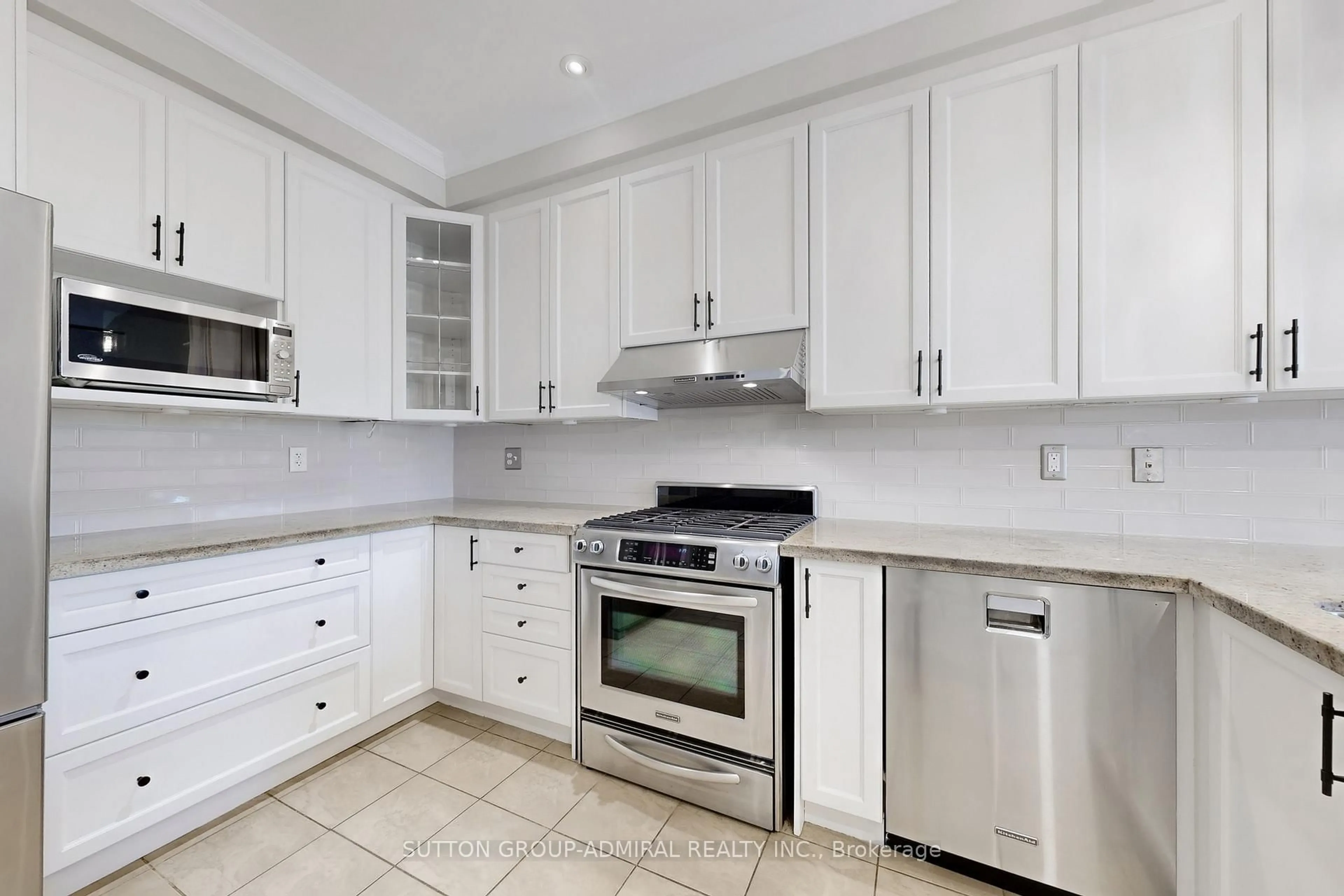 Standard kitchen, ceramic/tile floor for 106 Big Hill Cres, Vaughan Ontario L6A 4K7