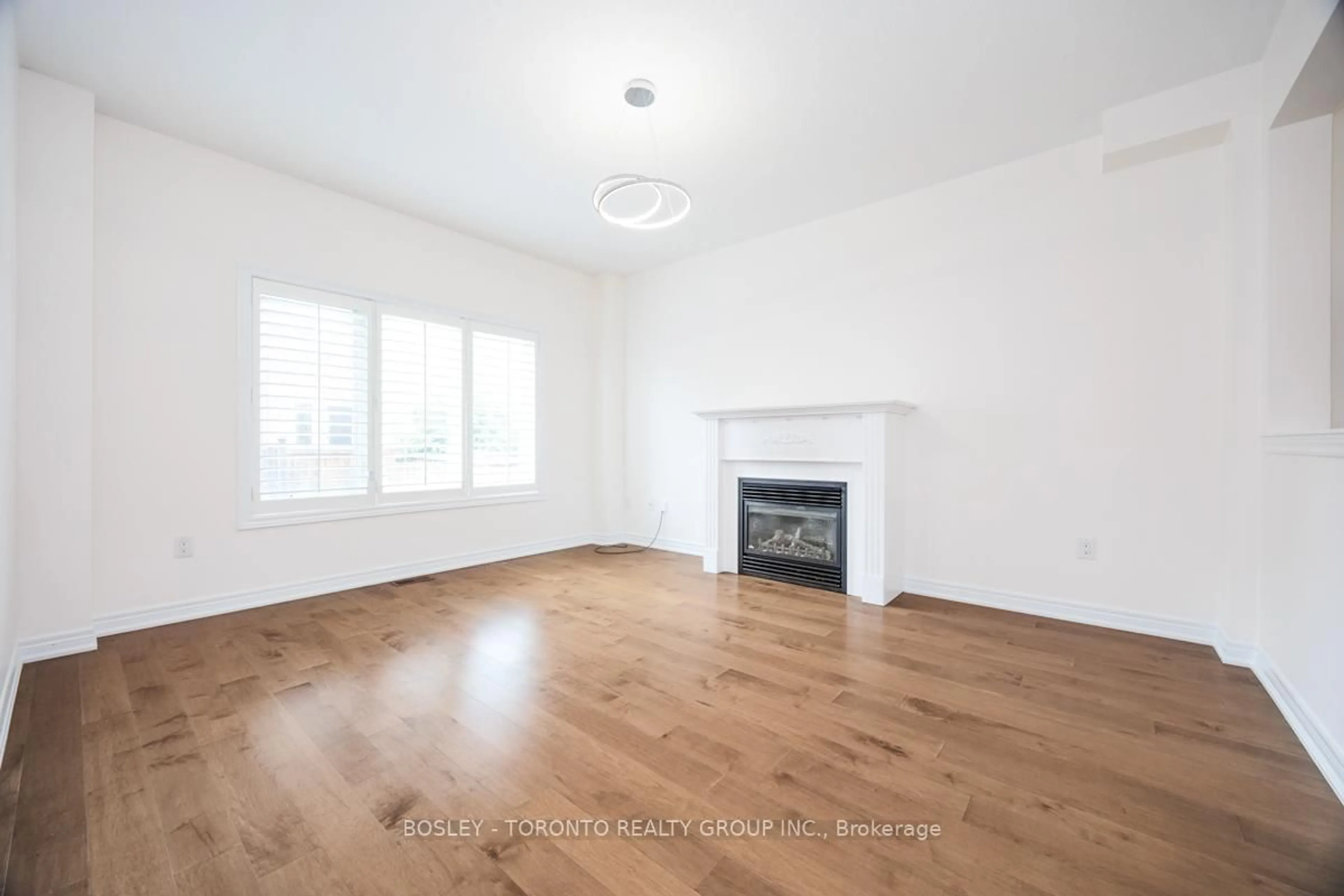 A pic of a room for 100 Ian Baron Ave, Markham Ontario L3R 5C3