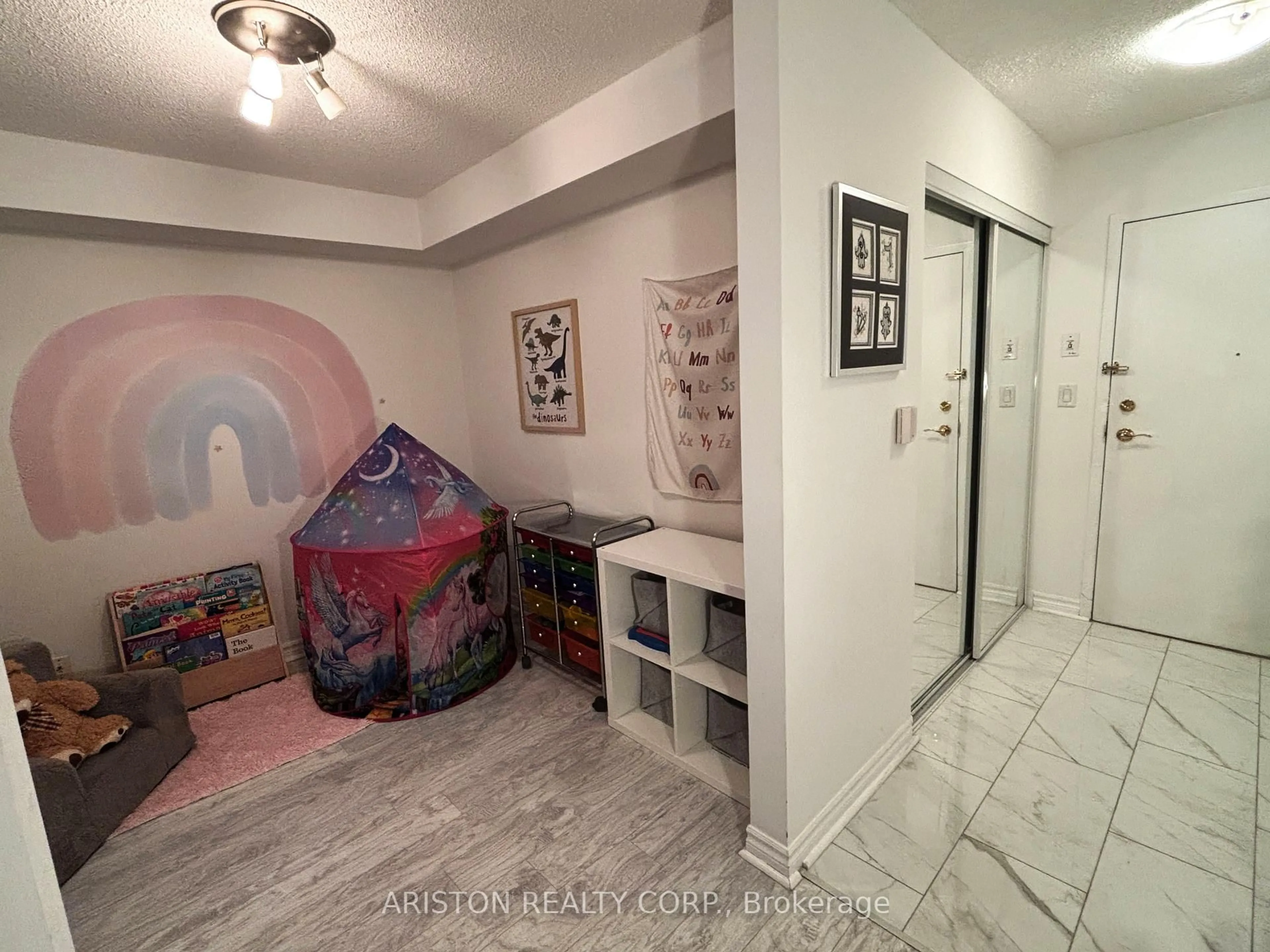 Indoor entryway for 745 New Westminster Dr #409, Vaughan Ontario L4J 8J9