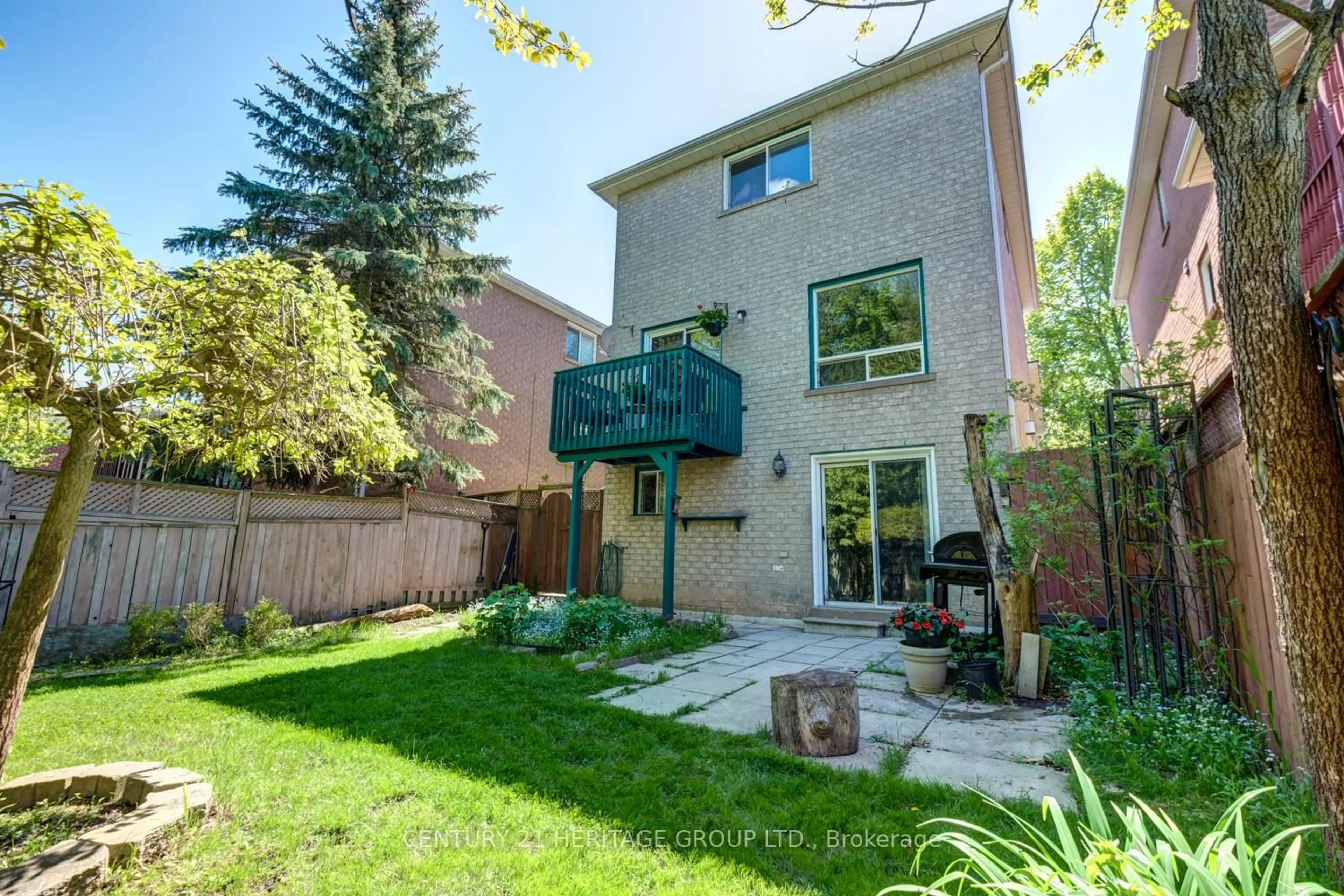 Patio, street for 431 Carruthers Ave, Newmarket Ontario L3X 2C1