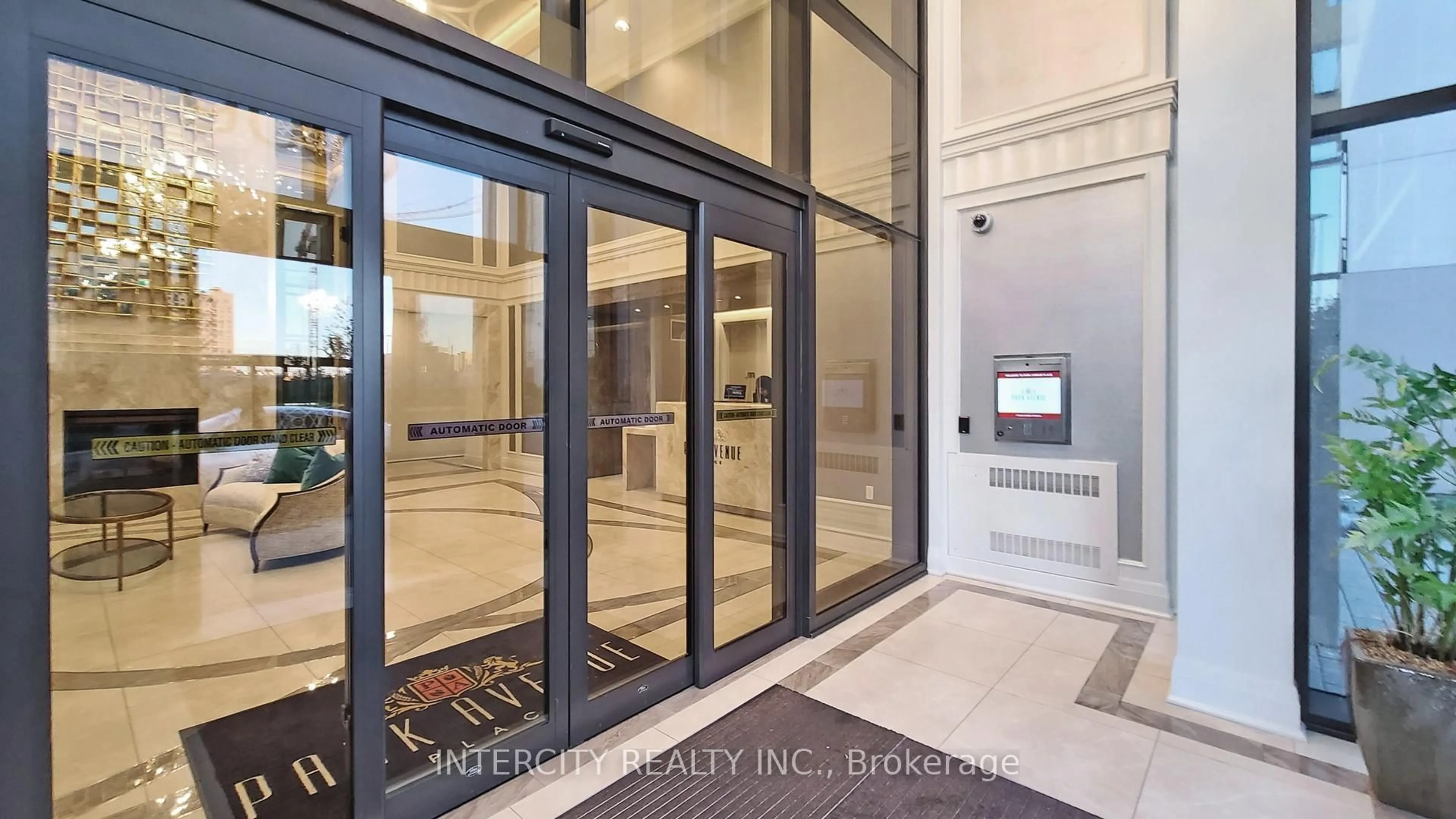 Indoor entryway for 9075 Jane St #PH07, Vaughan Ontario L4K 0L7