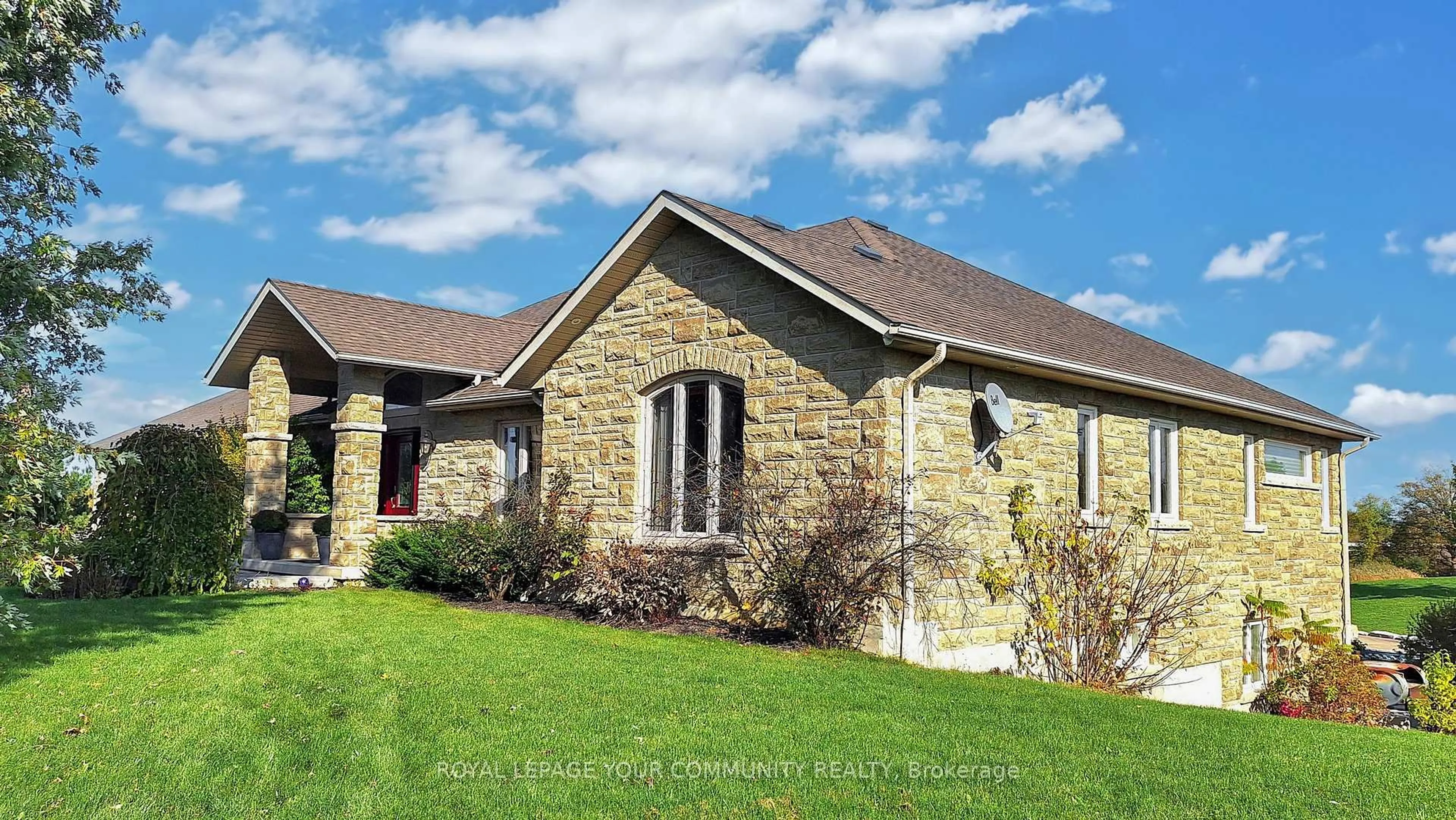 Home with brick exterior material, building for 1065 20th Sdrd, King Ontario L0G 1T0