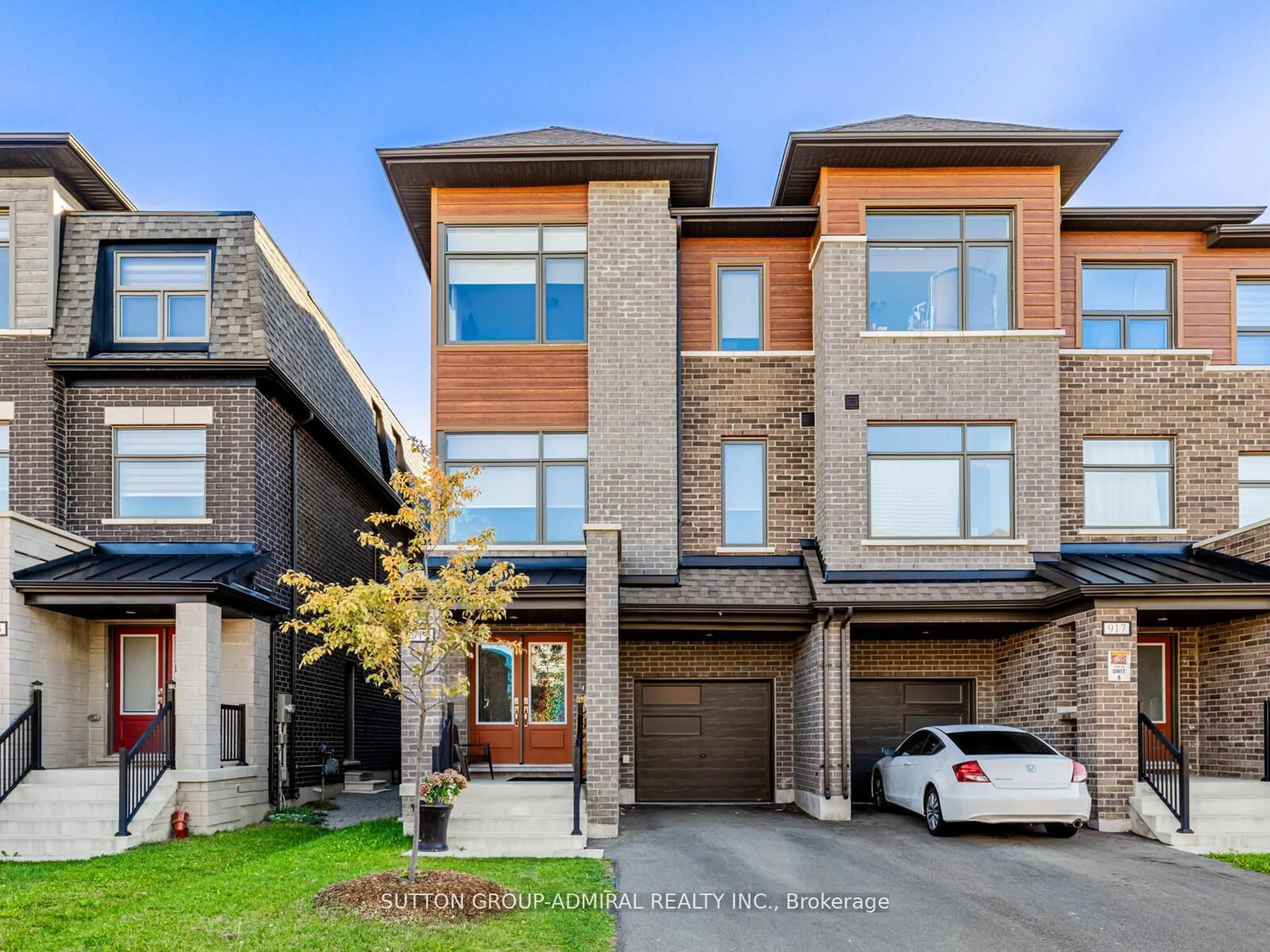 Home with brick exterior material, street for 915 Isaac Phillips Way, Newmarket Ontario L3X 2Y8