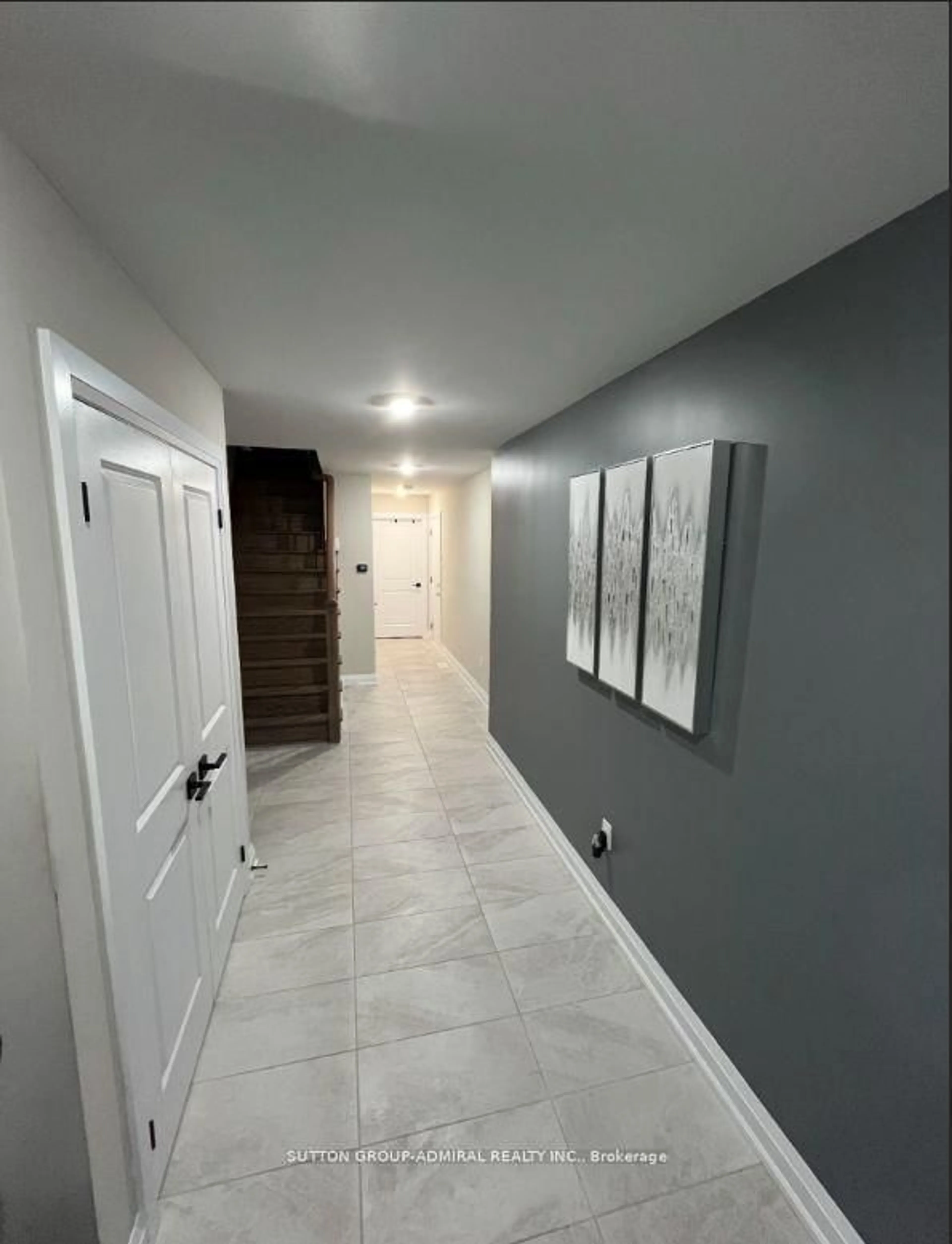 Indoor entryway for 915 Isaac Phillips Way, Newmarket Ontario L3X 2Y8