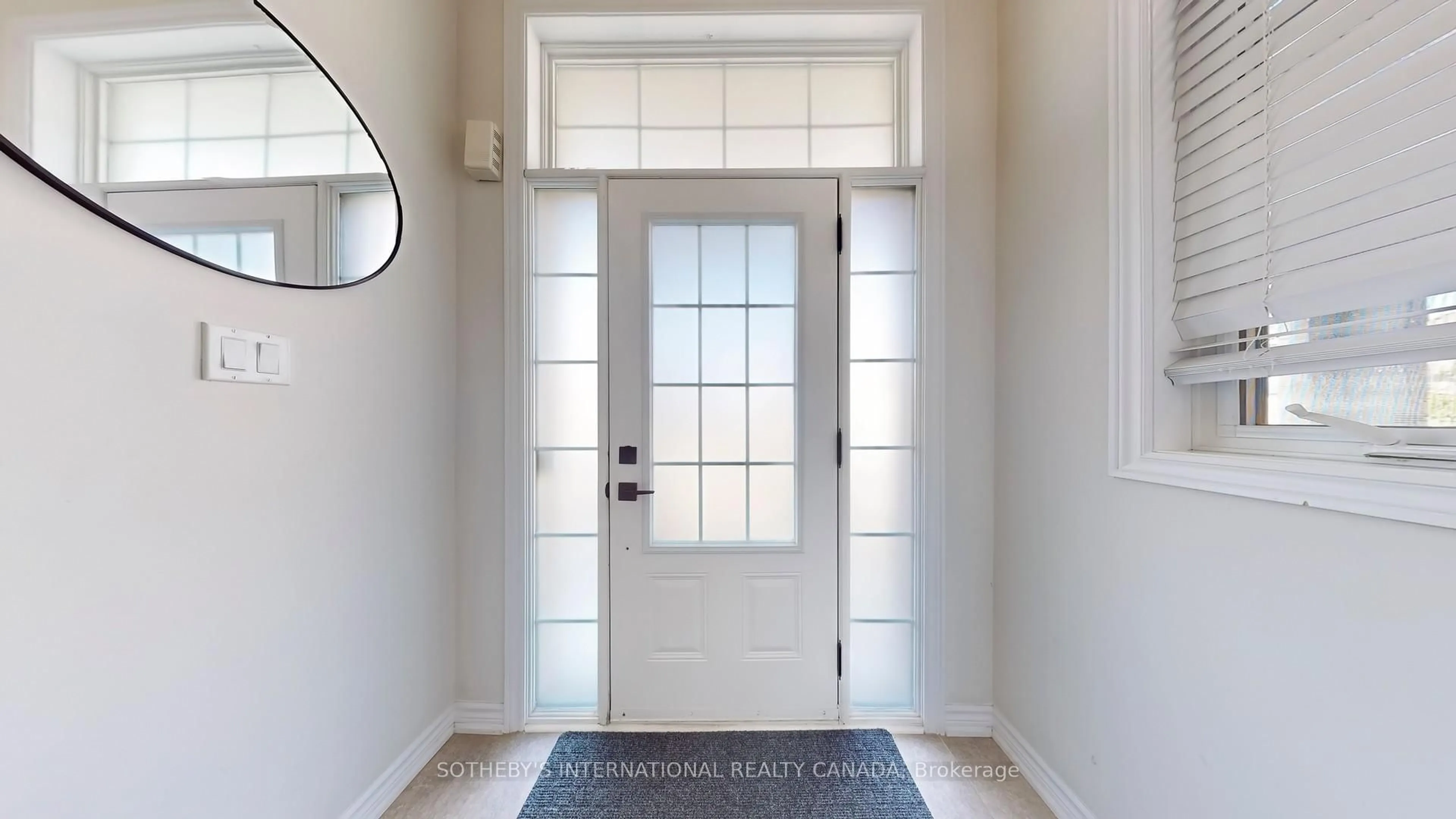 Indoor entryway for 160 Sunset Terr, Vaughan Ontario L4H 4S1