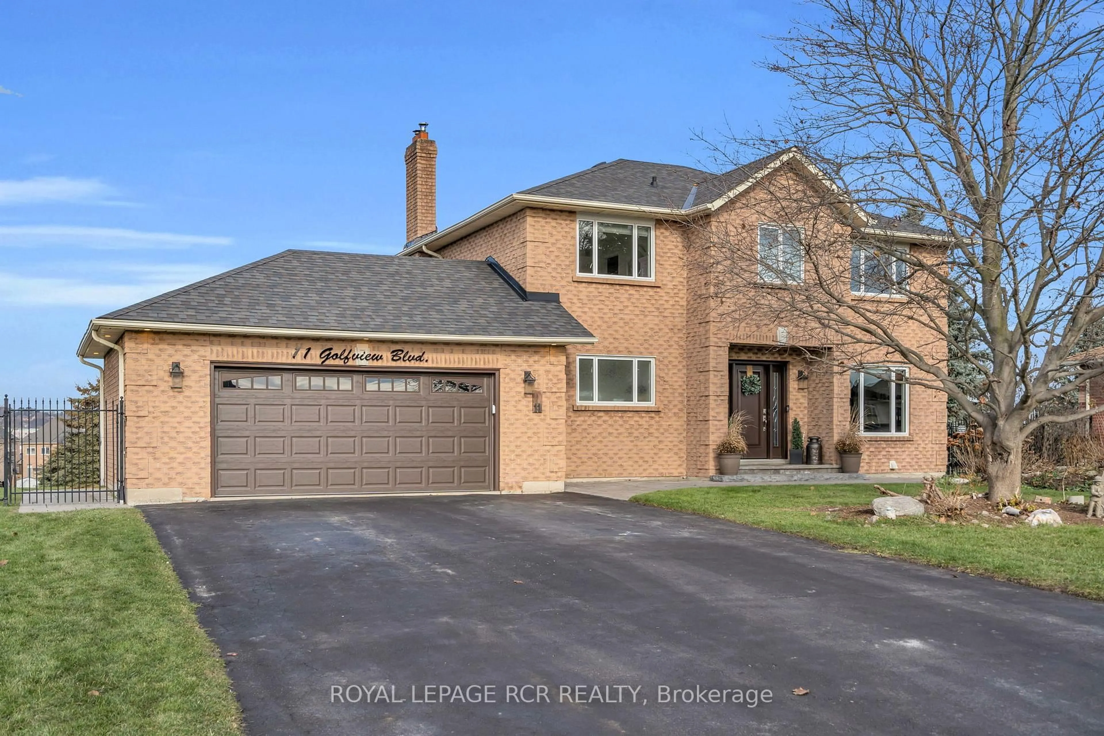 Home with brick exterior material, street for 11 Golfview Blvd, Bradford West Gwillimbury Ontario L3Z 3Z1
