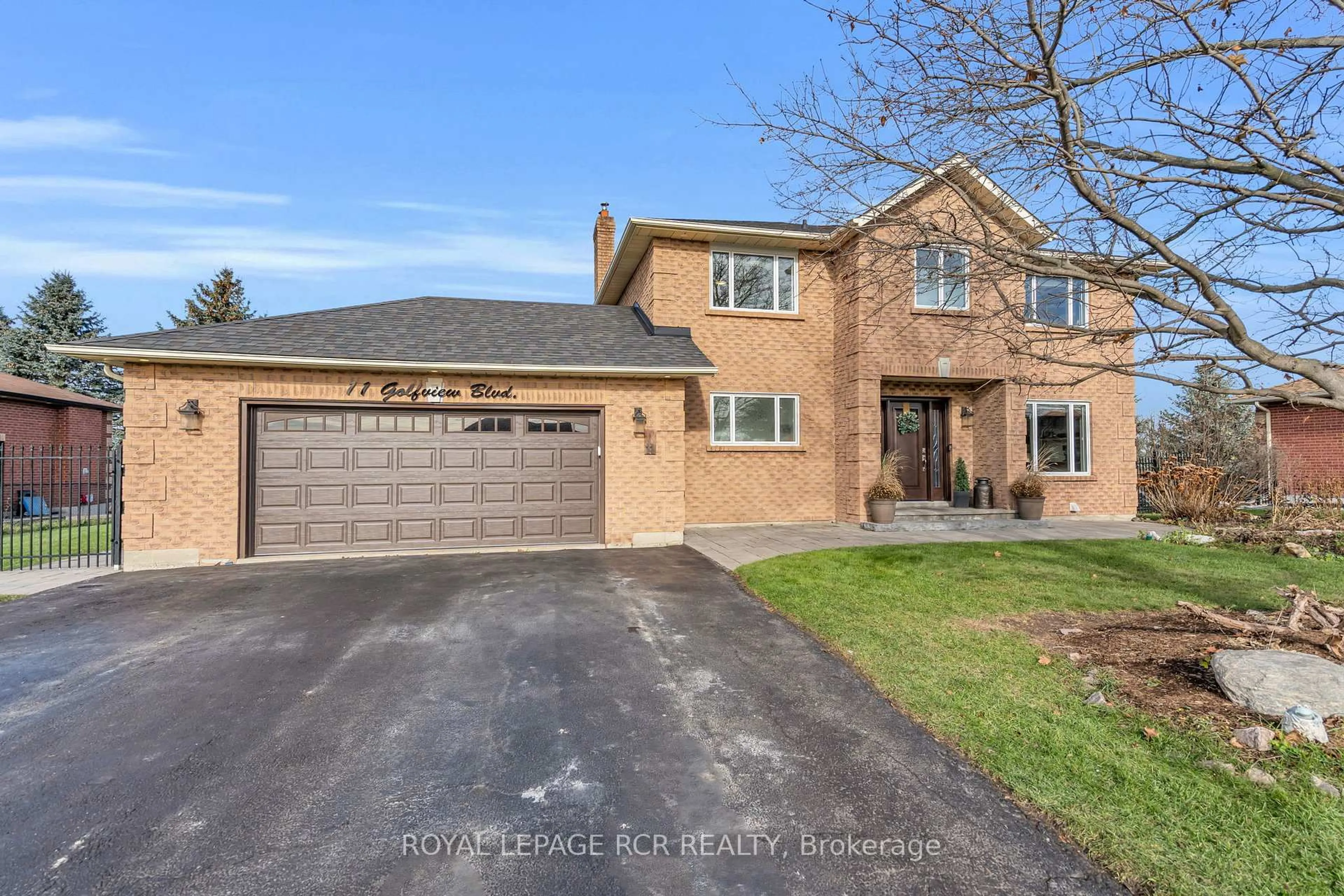 Home with brick exterior material, street for 11 Golfview Blvd, Bradford West Gwillimbury Ontario L3Z 3Z1