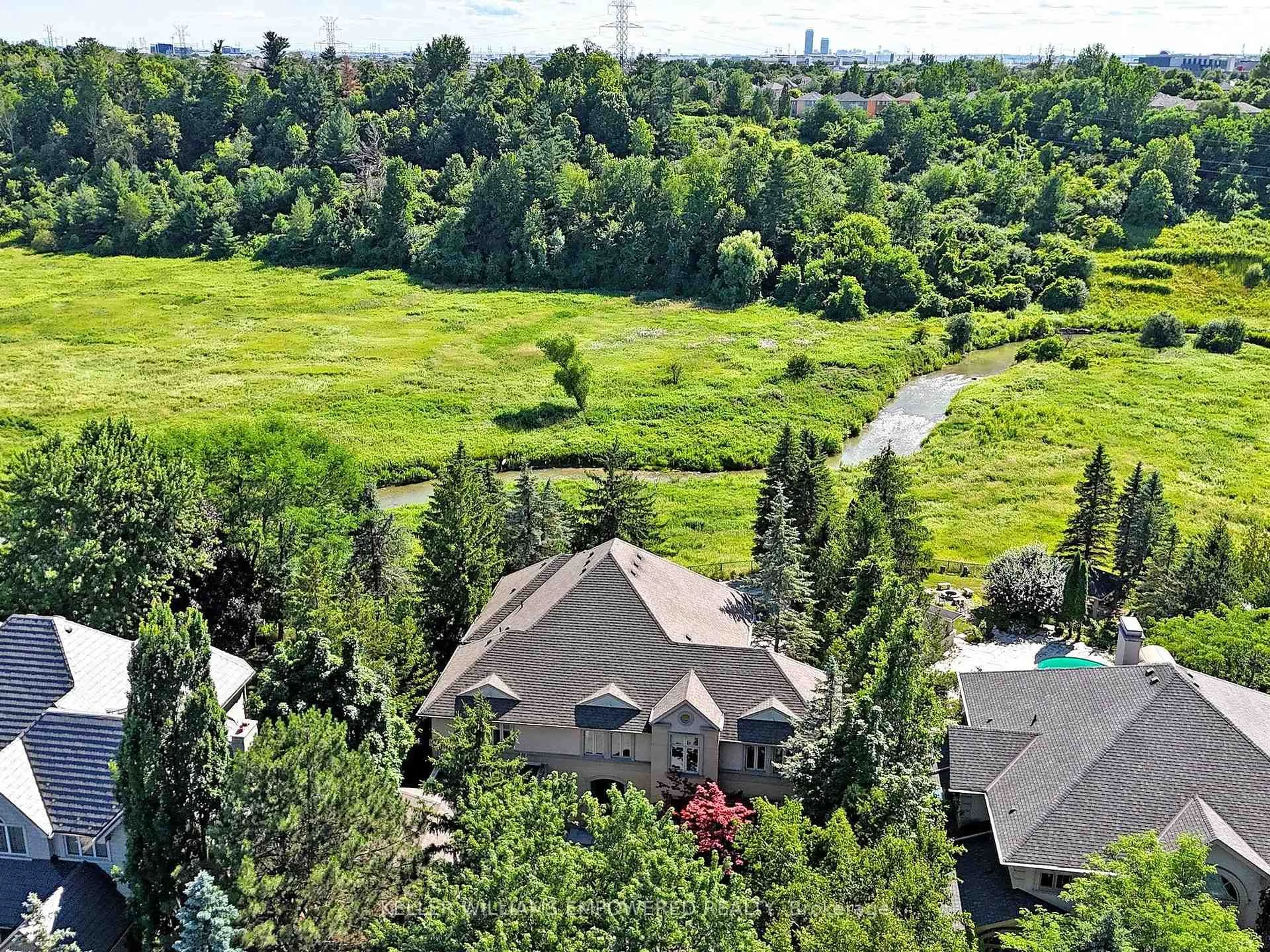 A pic from outside/outdoor area/front of a property/back of a property/a pic from drone, unknown for 90 Humberview Dr, Vaughan Ontario L4H 1B5