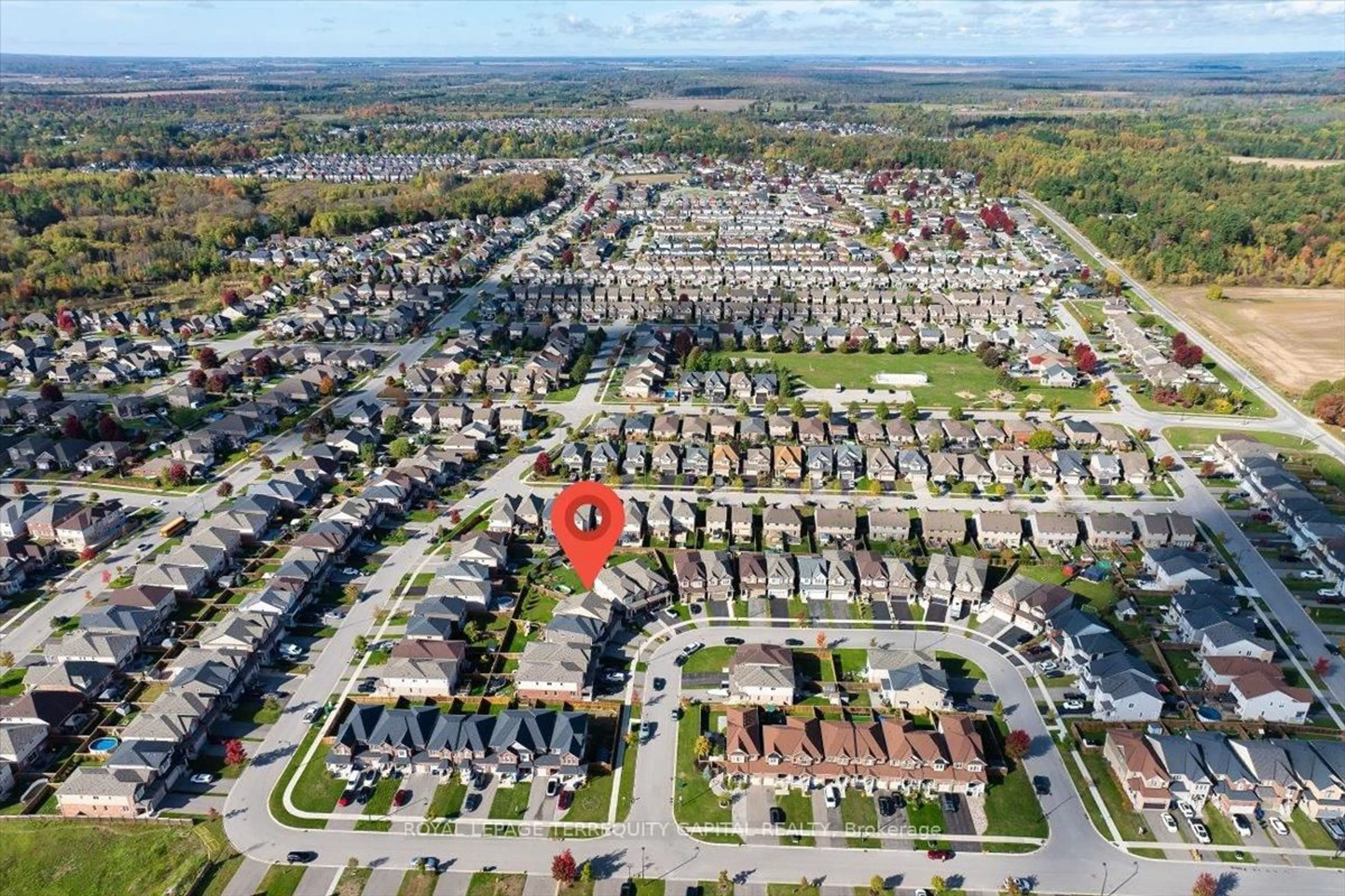 A pic from outside/outdoor area/front of a property/back of a property/a pic from drone, street for 38 Hutton Cres, Essa Ontario L3W 0R6