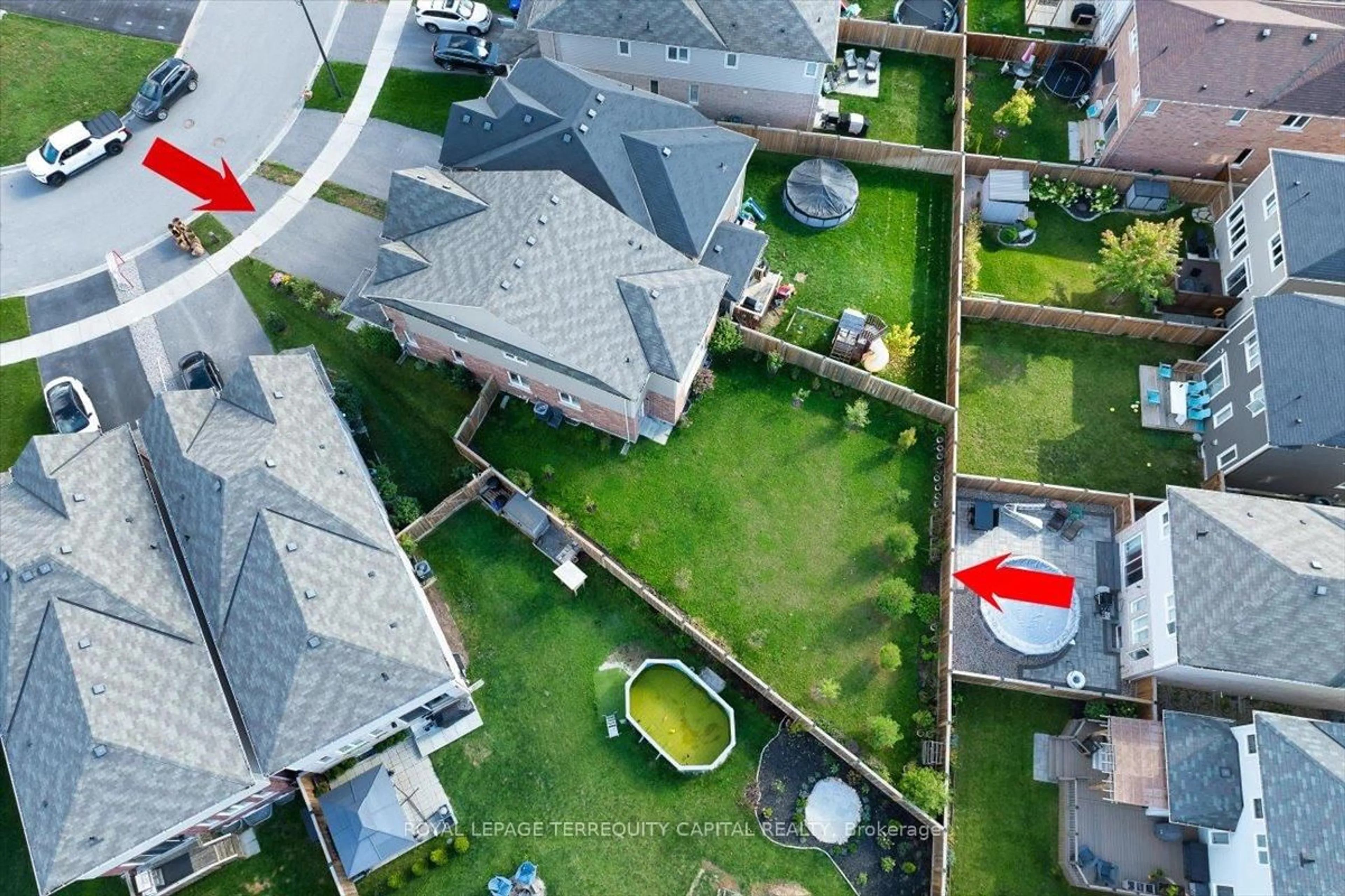 A pic from outside/outdoor area/front of a property/back of a property/a pic from drone, street for 38 Hutton Cres, Essa Ontario L3W 0R6
