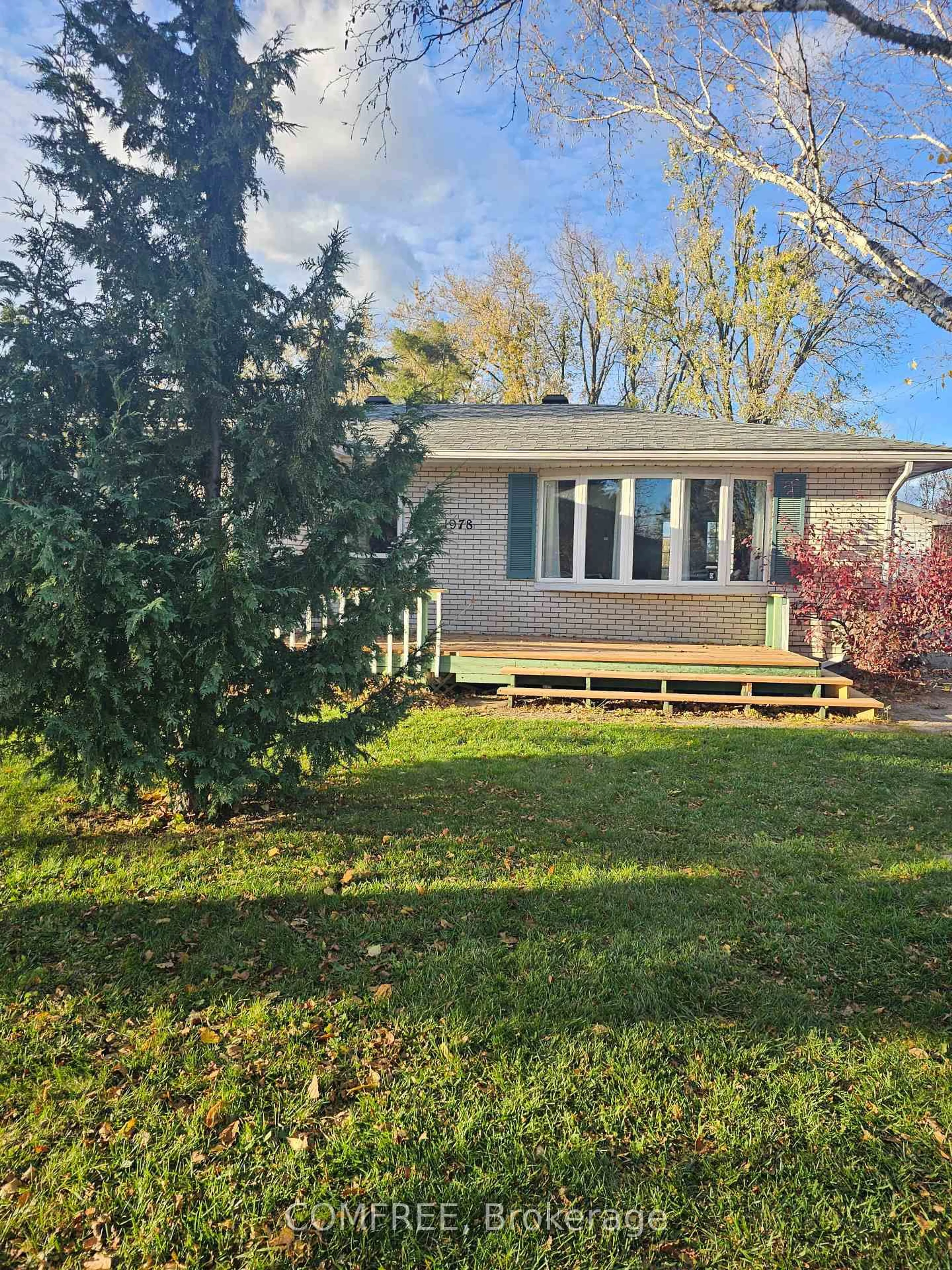 Unknown for 1978 Victoria St, Innisfil Ontario L9S 1K2