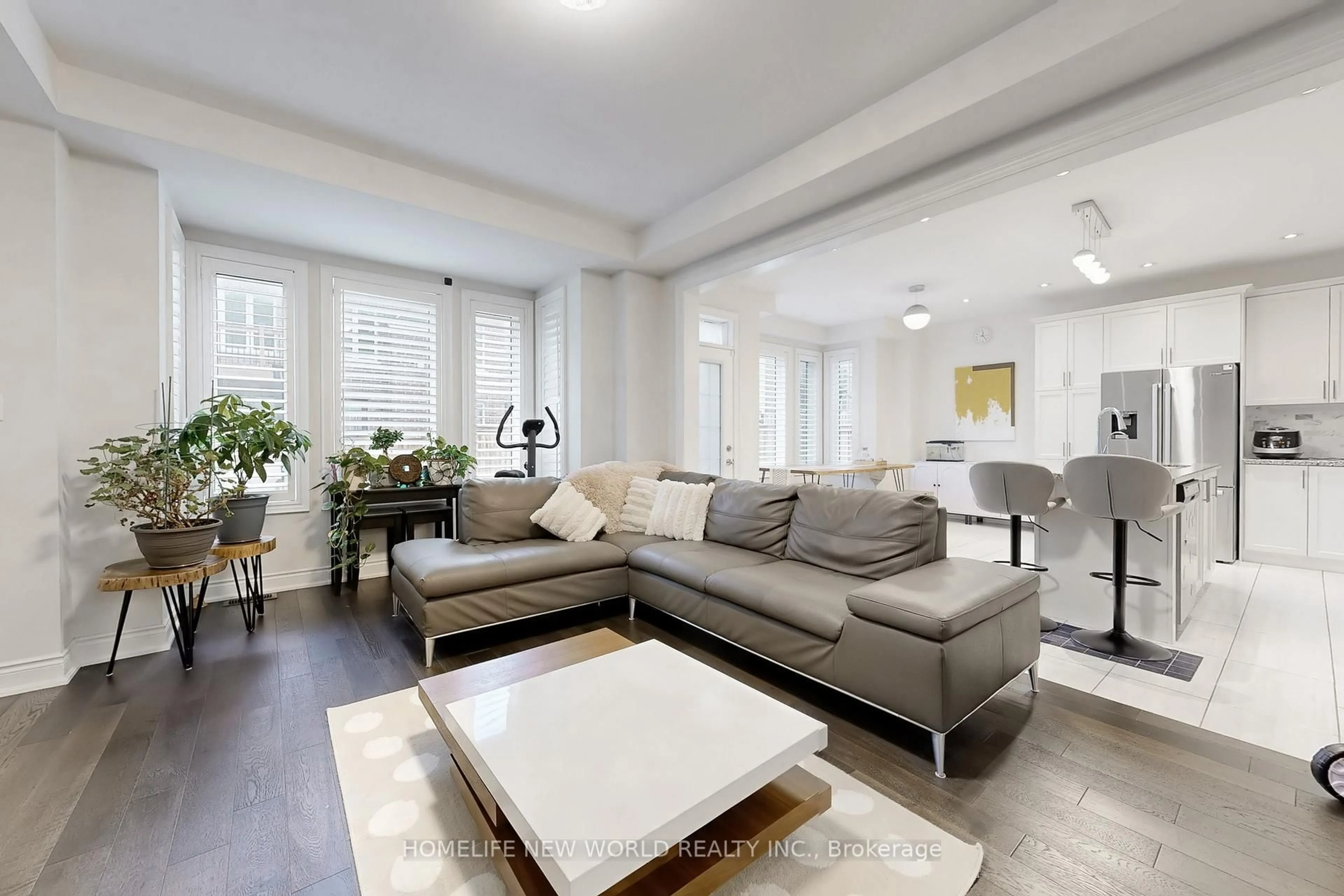 Living room with furniture, unknown for 50 Ben Sinclair Ave, East Gwillimbury Ontario L9N 0S2