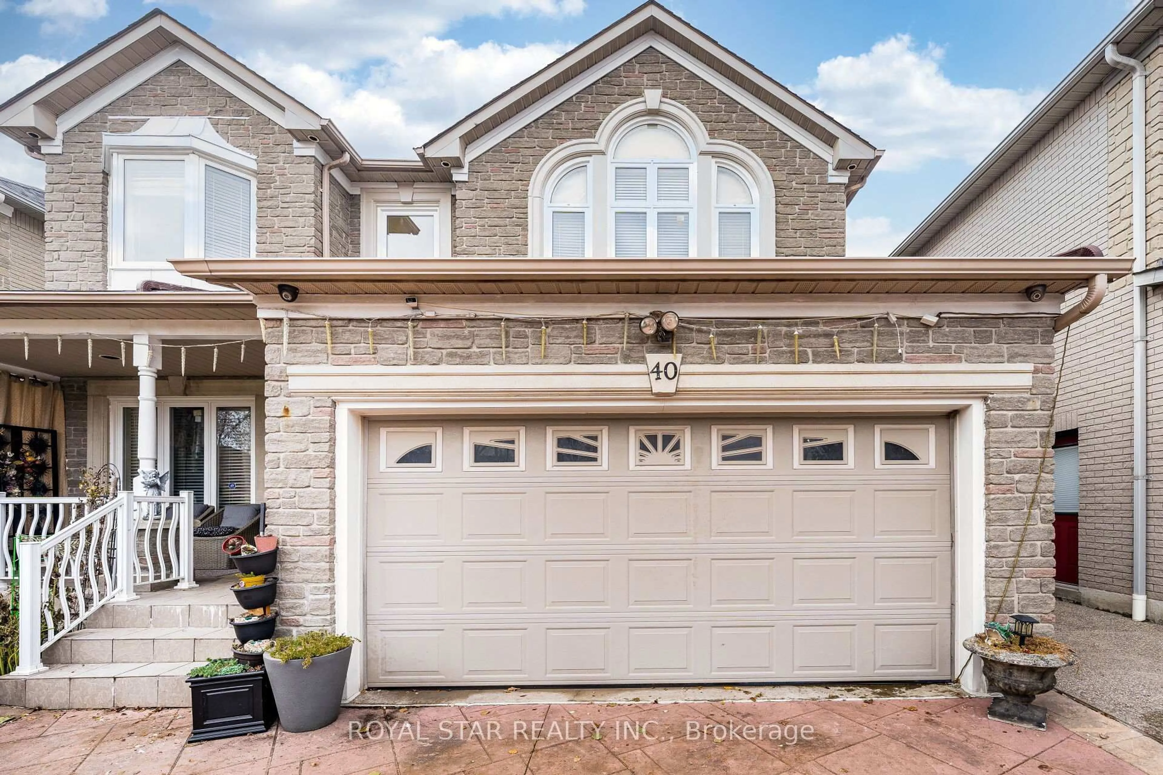 Home with brick exterior material, street for 40 Oakdale Rd, Vaughan Ontario L6A 1J1