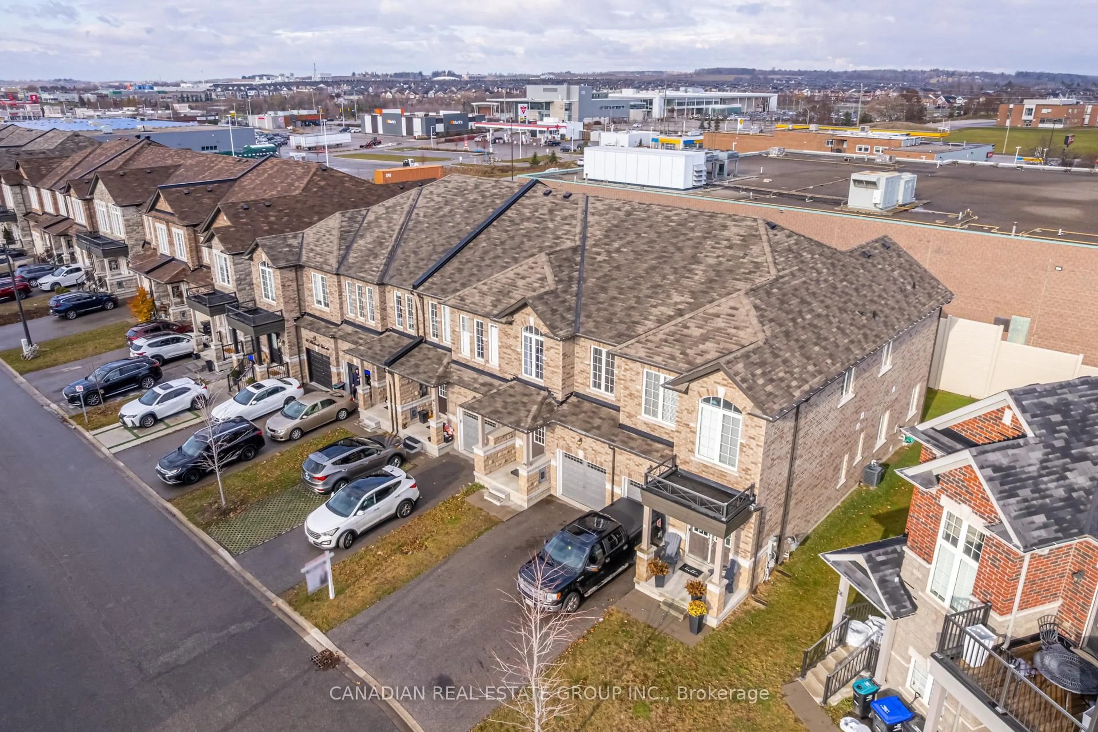A pic from outside/outdoor area/front of a property/back of a property/a pic from drone, unknown for 44 Blackwell Cres, Bradford West Gwillimbury Ontario L3Z 4L3
