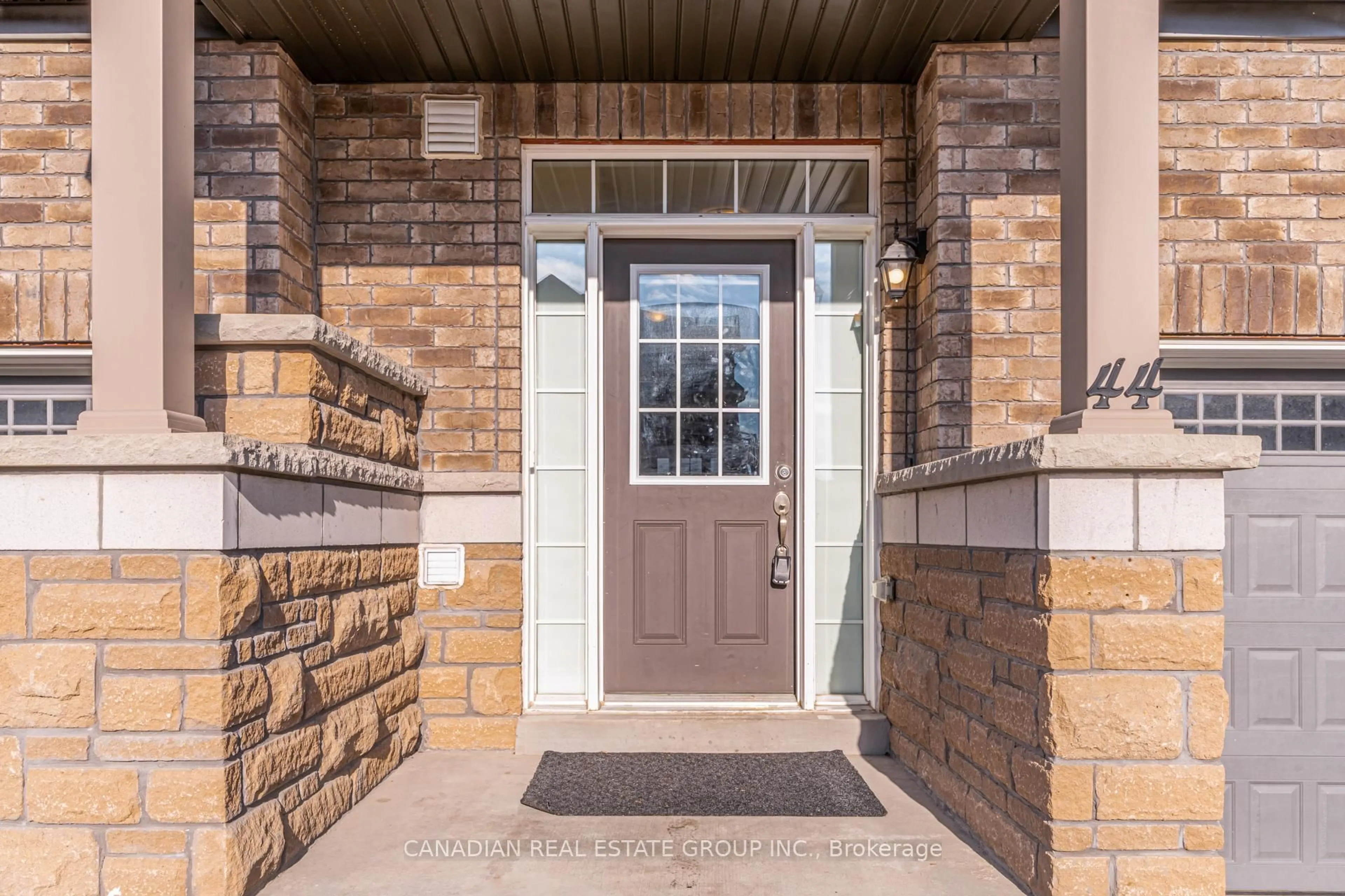 Indoor entryway for 44 Blackwell Cres, Bradford West Gwillimbury Ontario L3Z 4L3