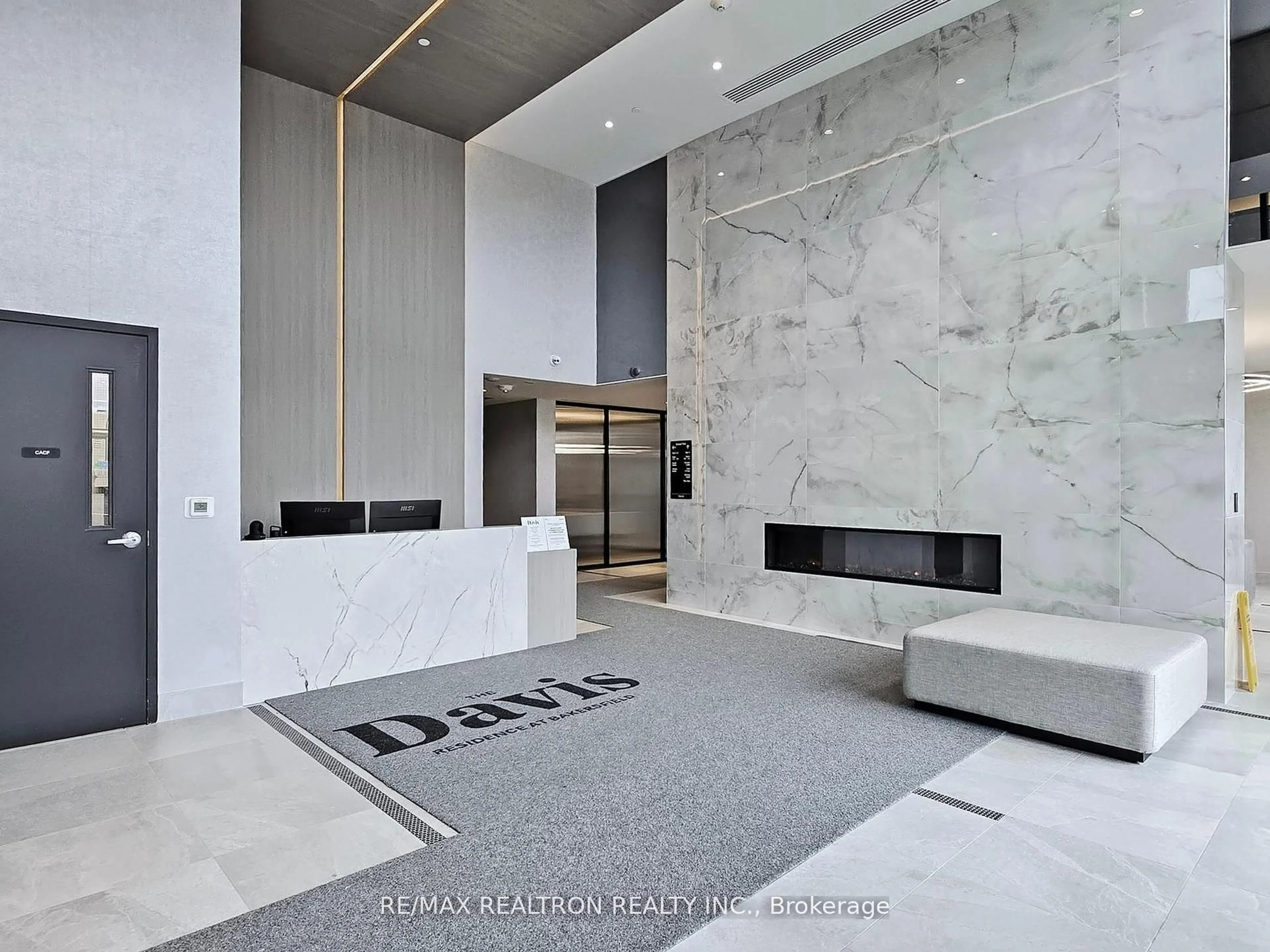 Lobby for 185 Deerfield Rd #415, Newmarket Ontario L3Y 0G7