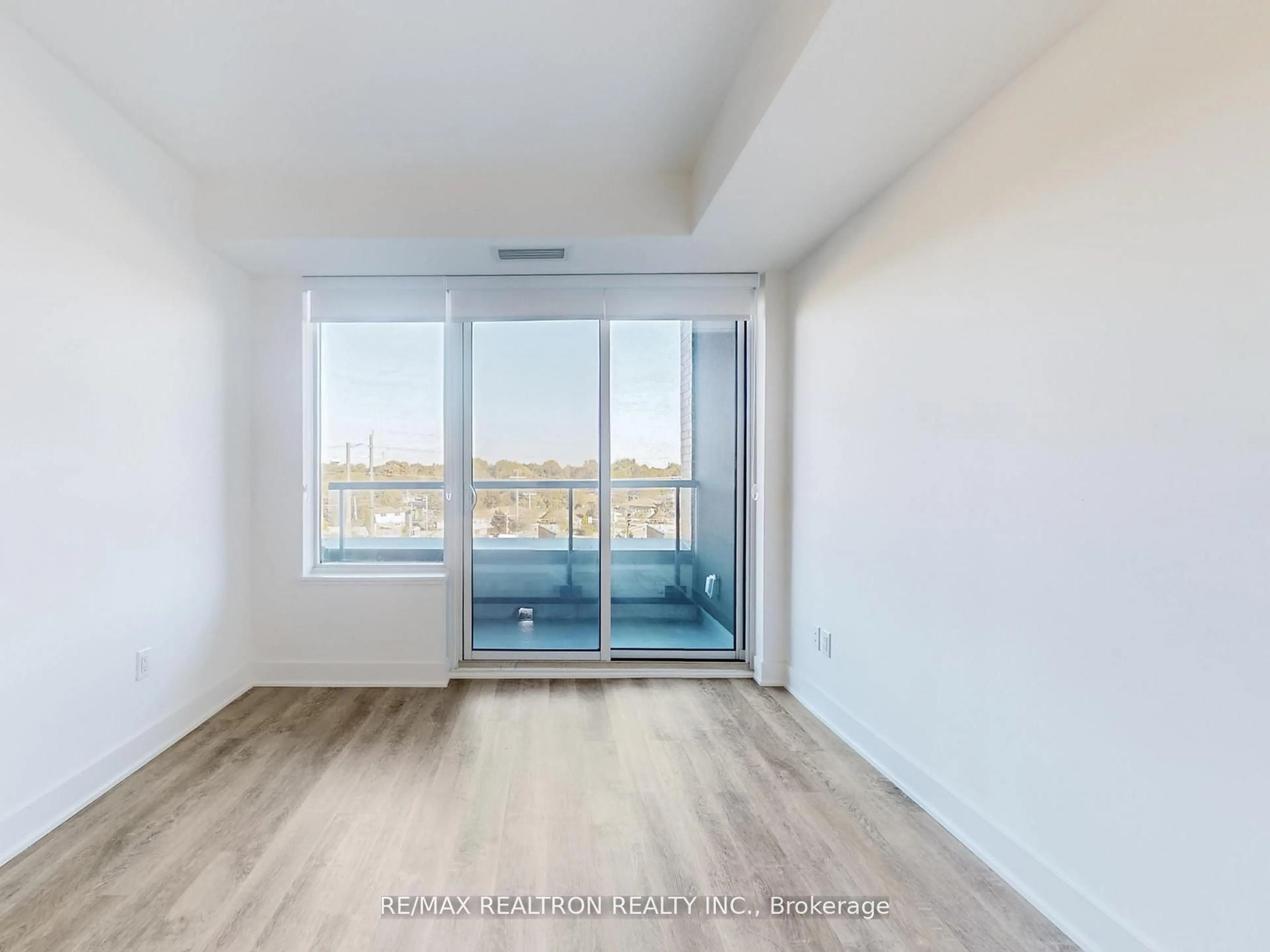 A pic of a room for 185 Deerfield Rd #415, Newmarket Ontario L3Y 0G7