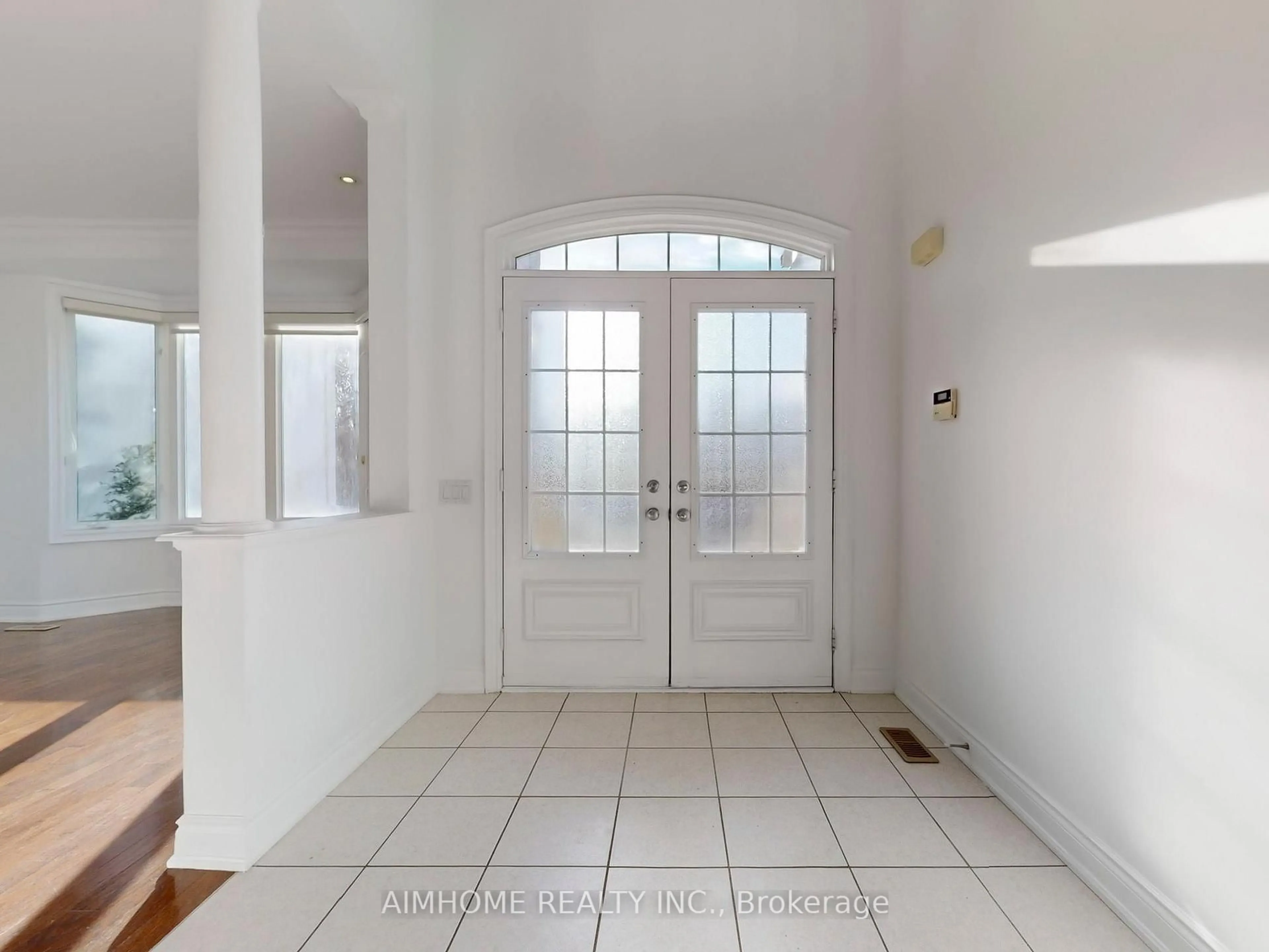 Indoor entryway for 12 Sweet Valerie Crt, Vaughan Ontario L6A 0C6