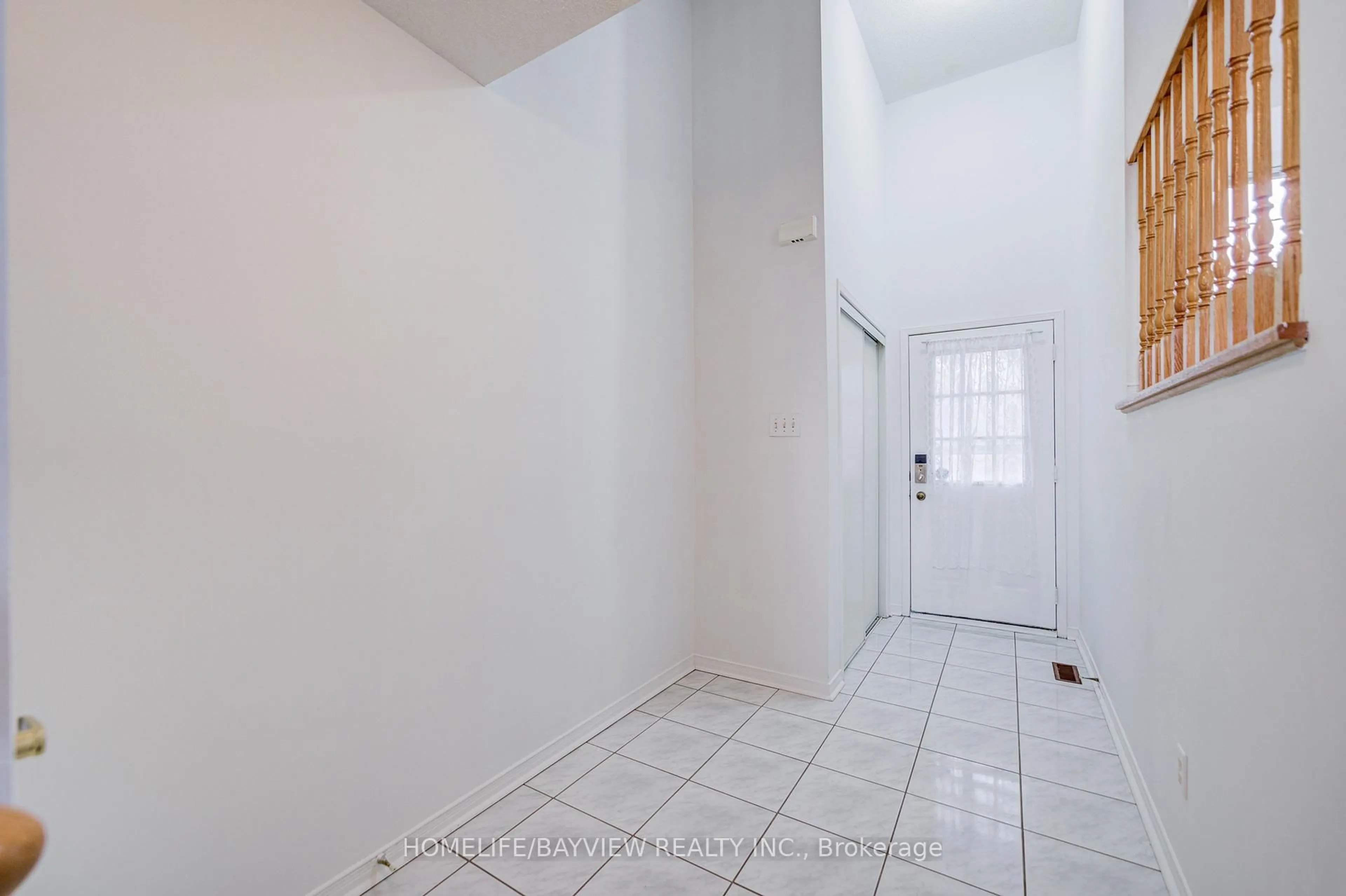 Indoor entryway for 15 Bowler St, Aurora Ontario L4G 7J2