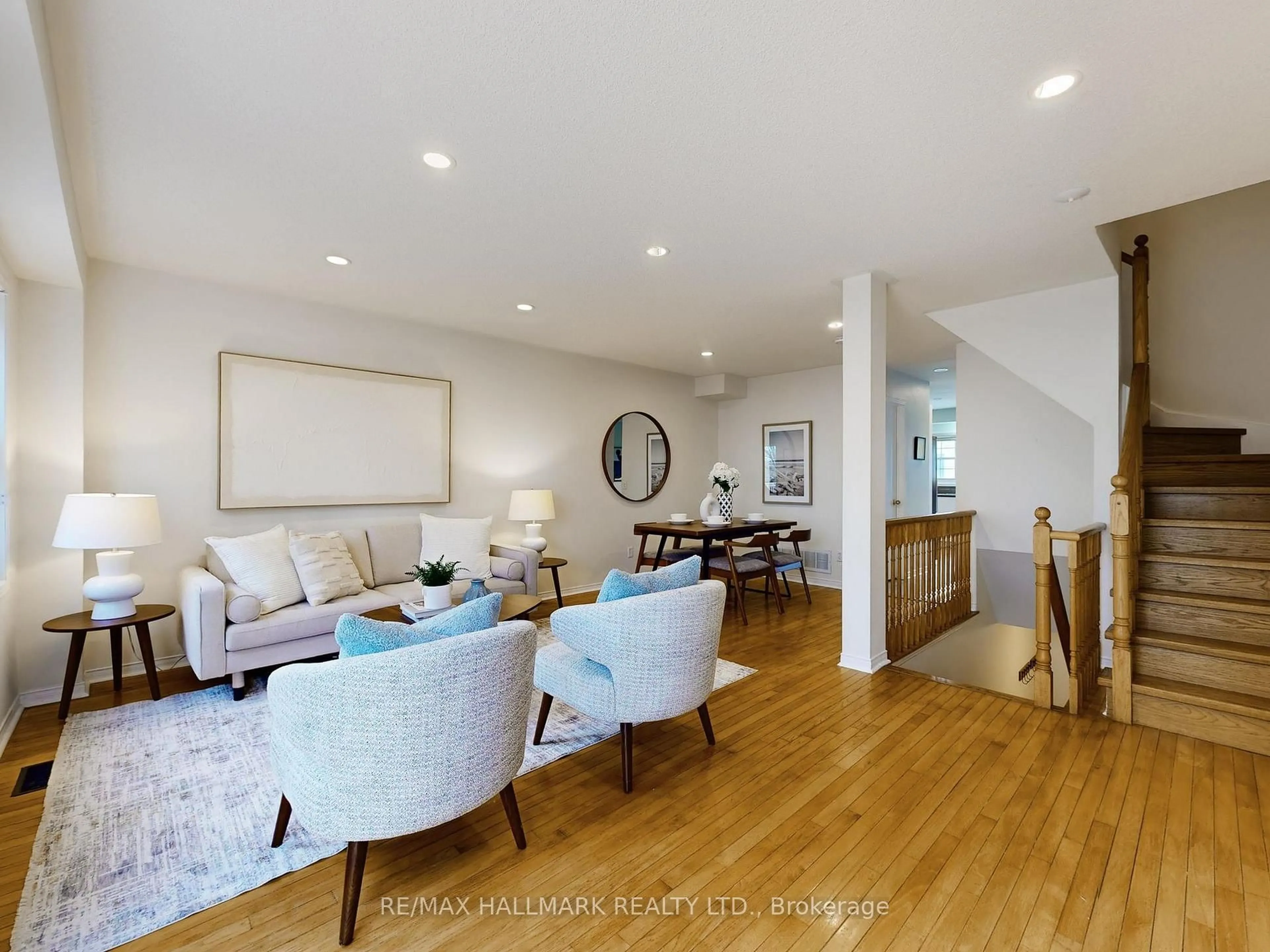 Living room with furniture, wood/laminate floor for 51 Northern Heights Dr #20B, Richmond Hill Ontario L4B 4C9