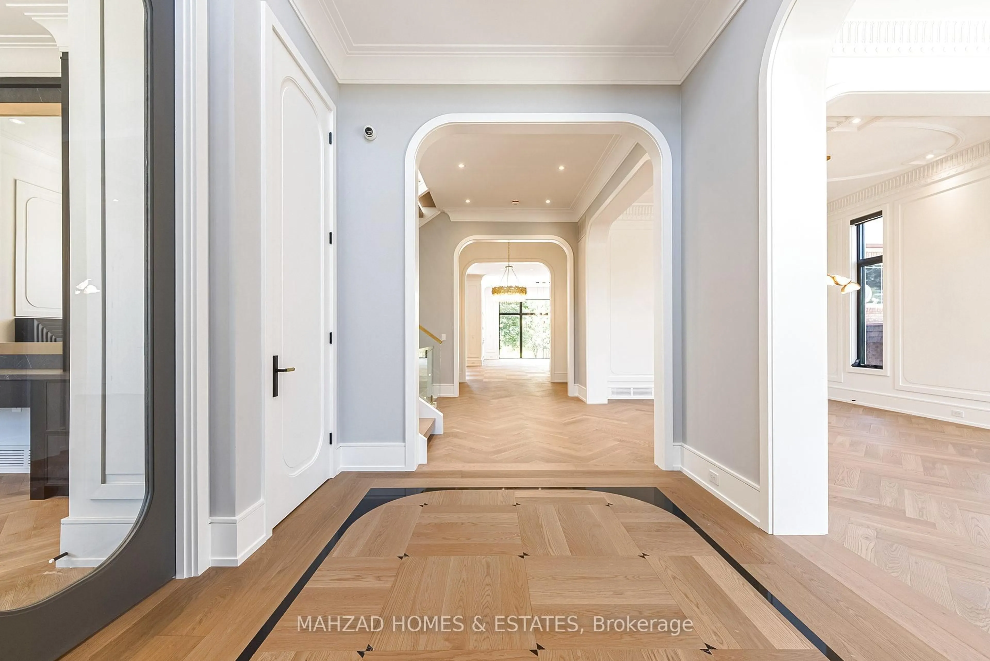 Indoor entryway for 28 Scott Dr, Richmond Hill Ontario L4C 6V6