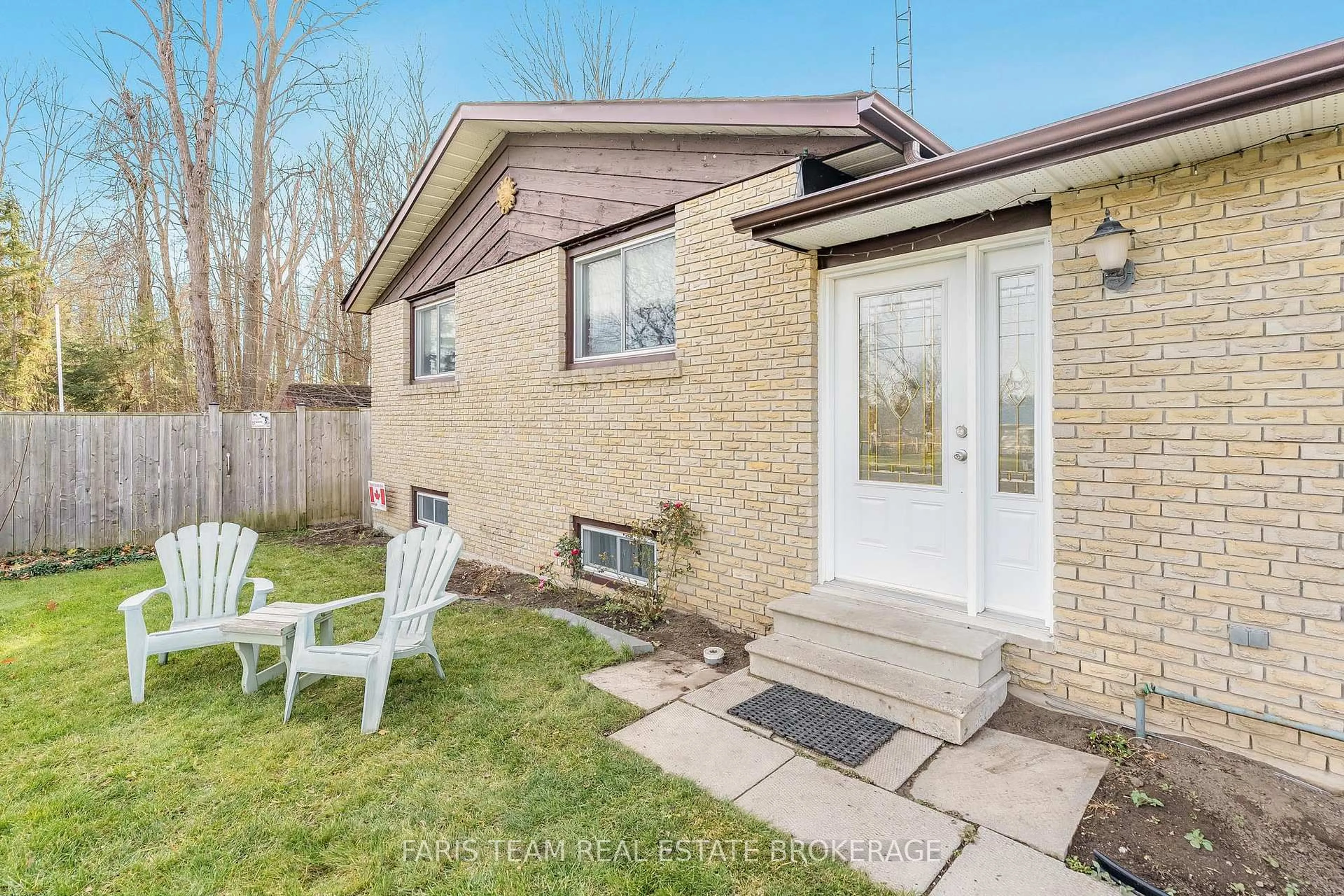 Home with brick exterior material, street for 807 Cook St, Innisfil Ontario L9S 2J1