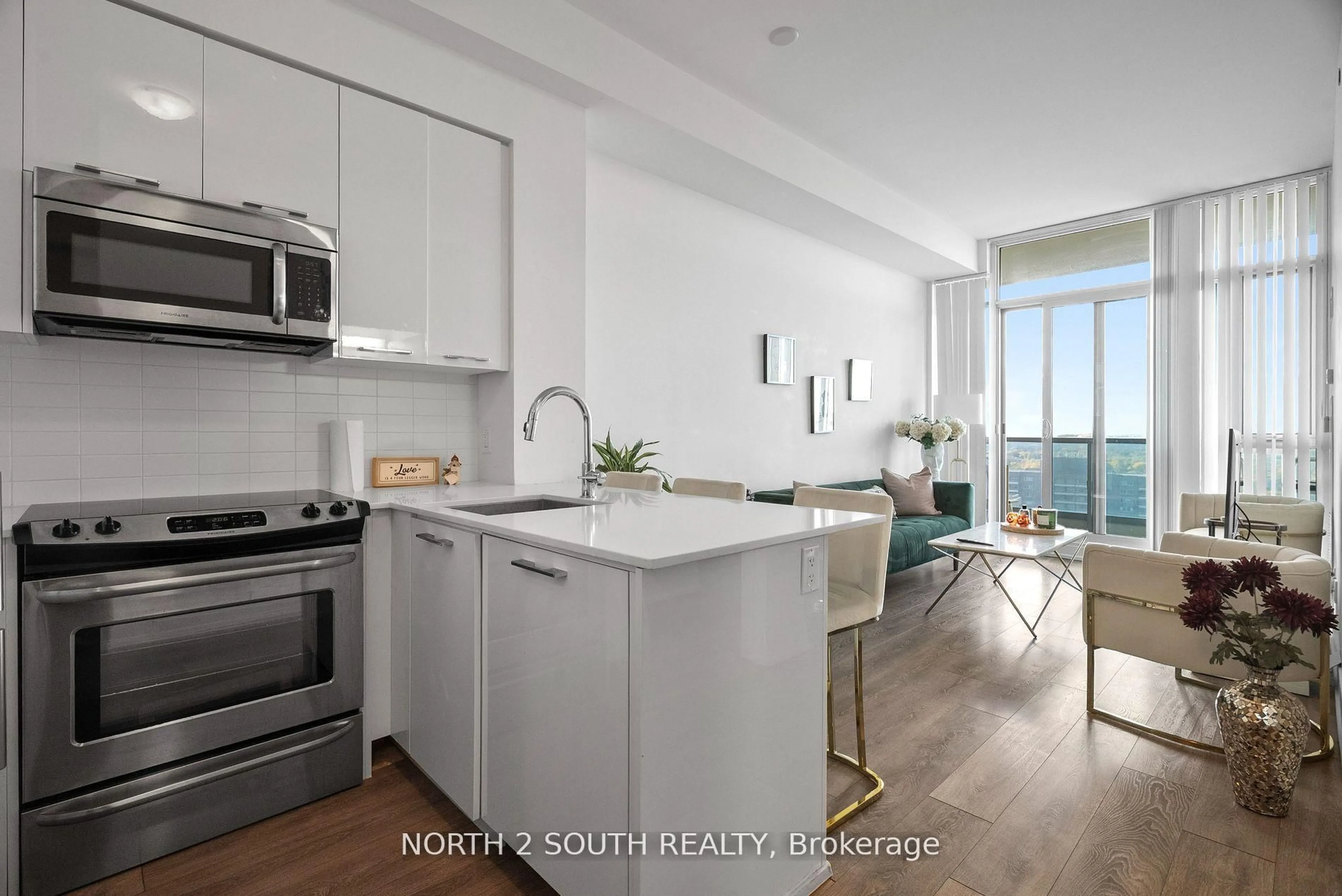 Open concept kitchen, unknown for 9471 Yonge St #Lph08, Richmond Hill Ontario L4C 1V4