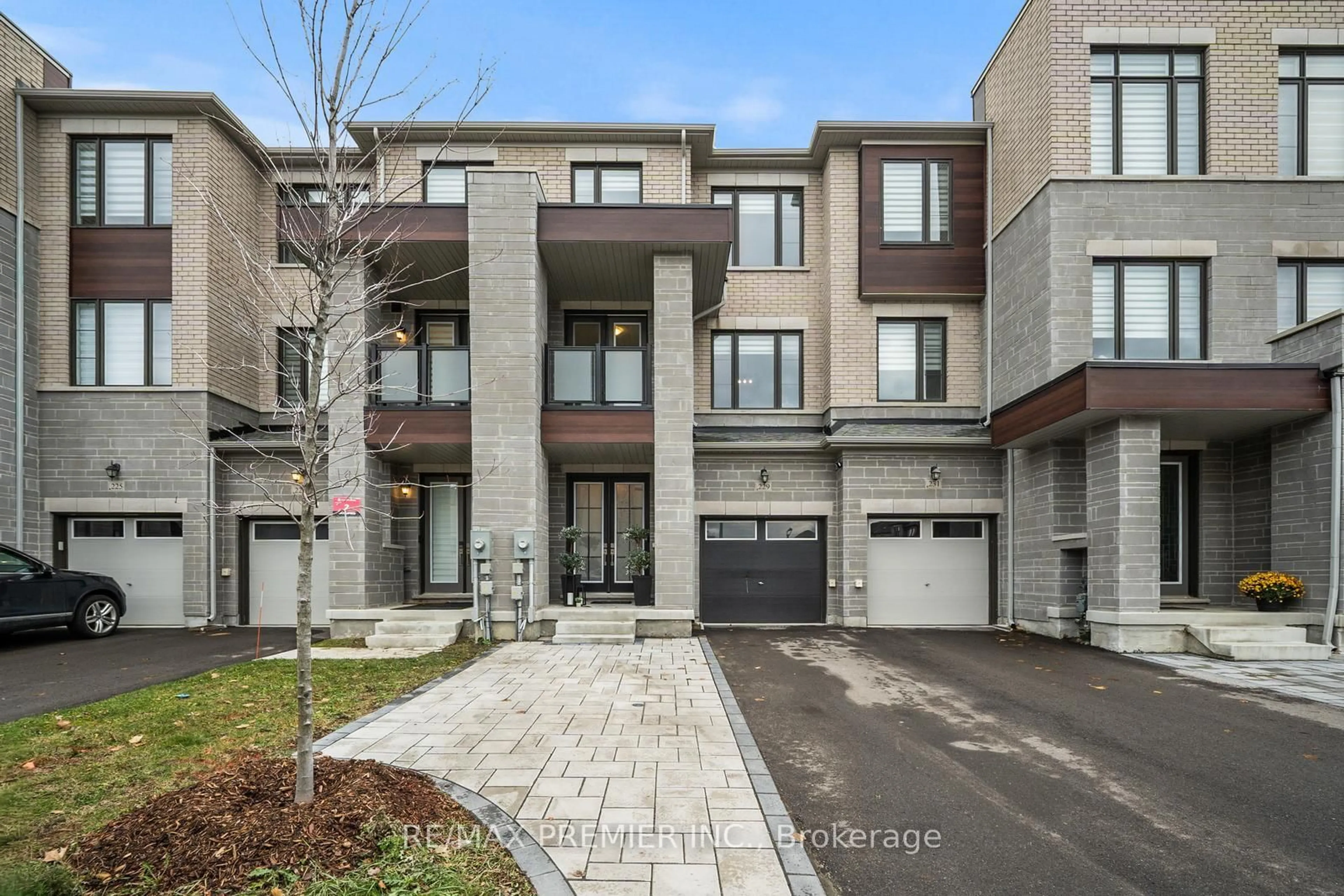Unknown for 229 Vermont Ave, Newmarket Ontario L3X 0M6