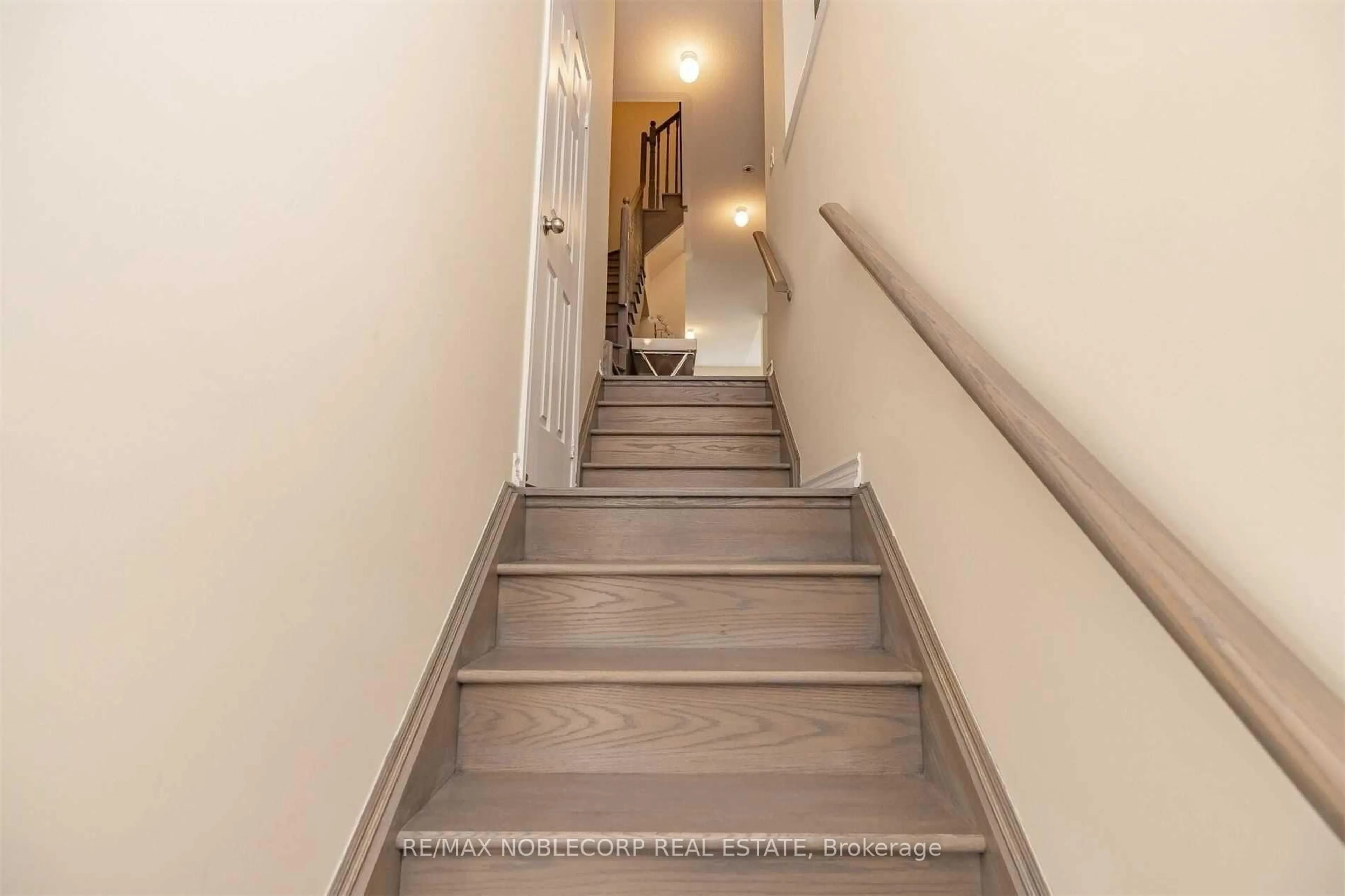 Stairs for 144 Sunset Terr, Vaughan Ontario L4L 1A6