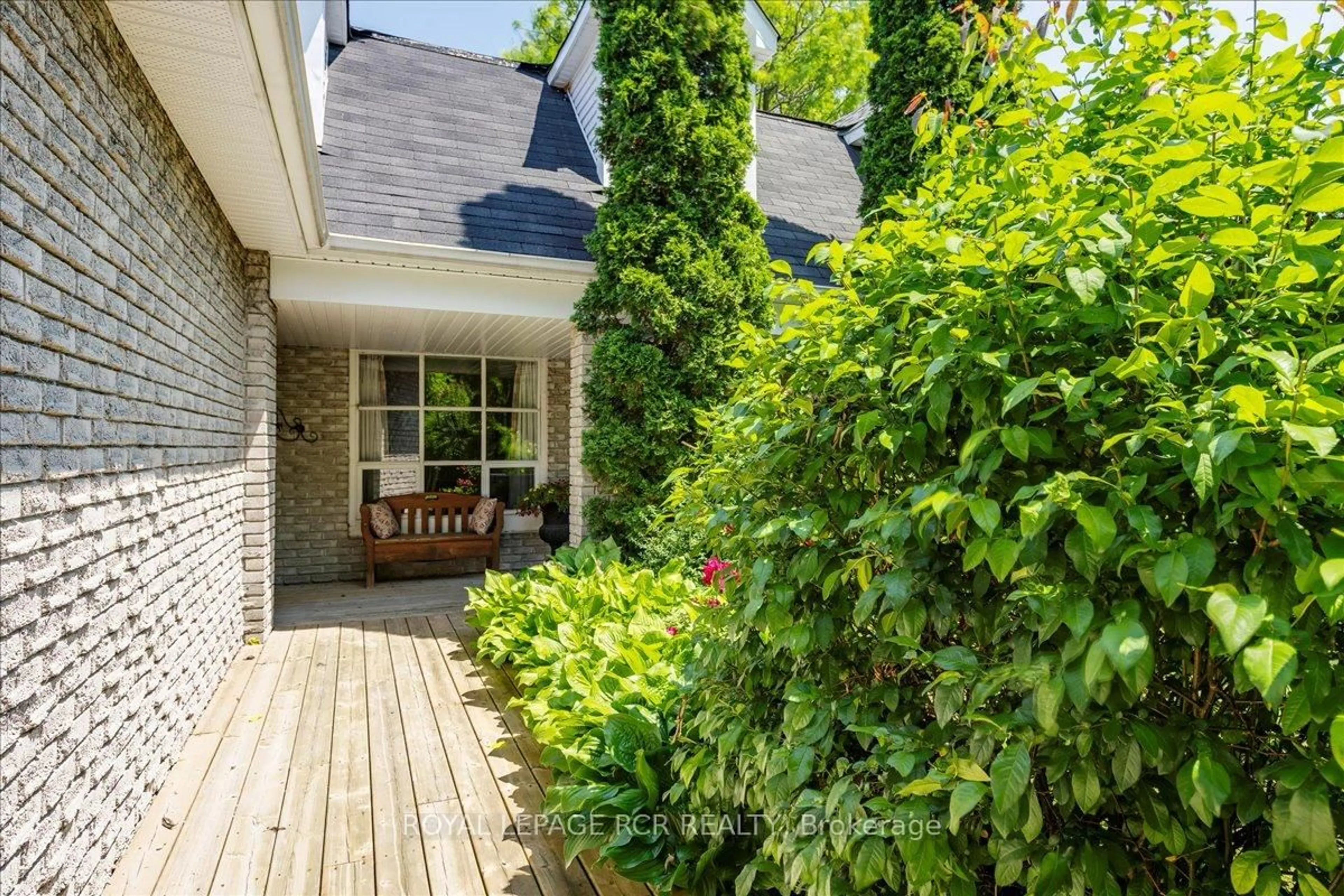 Patio, street for 55 Valley Mills Rd, East Gwillimbury Ontario L0G 1M0