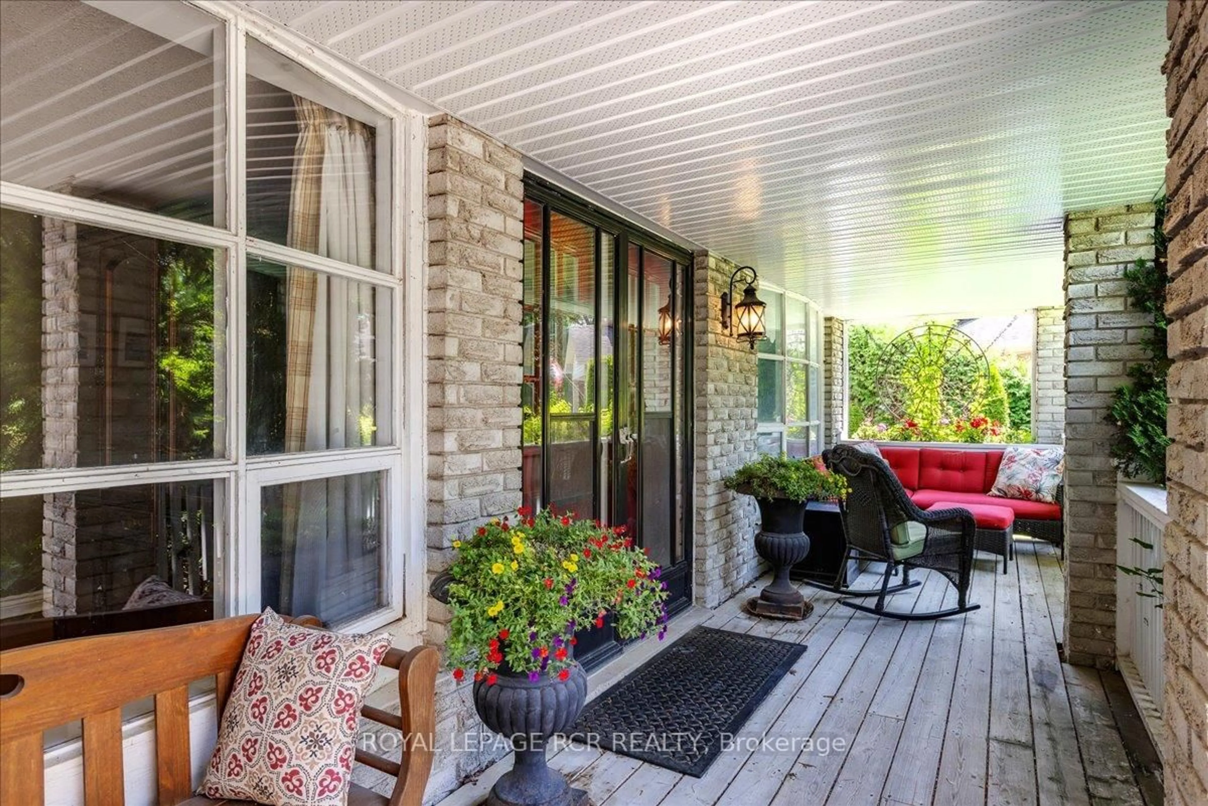 Patio, street for 55 Valley Mills Rd, East Gwillimbury Ontario L0G 1M0