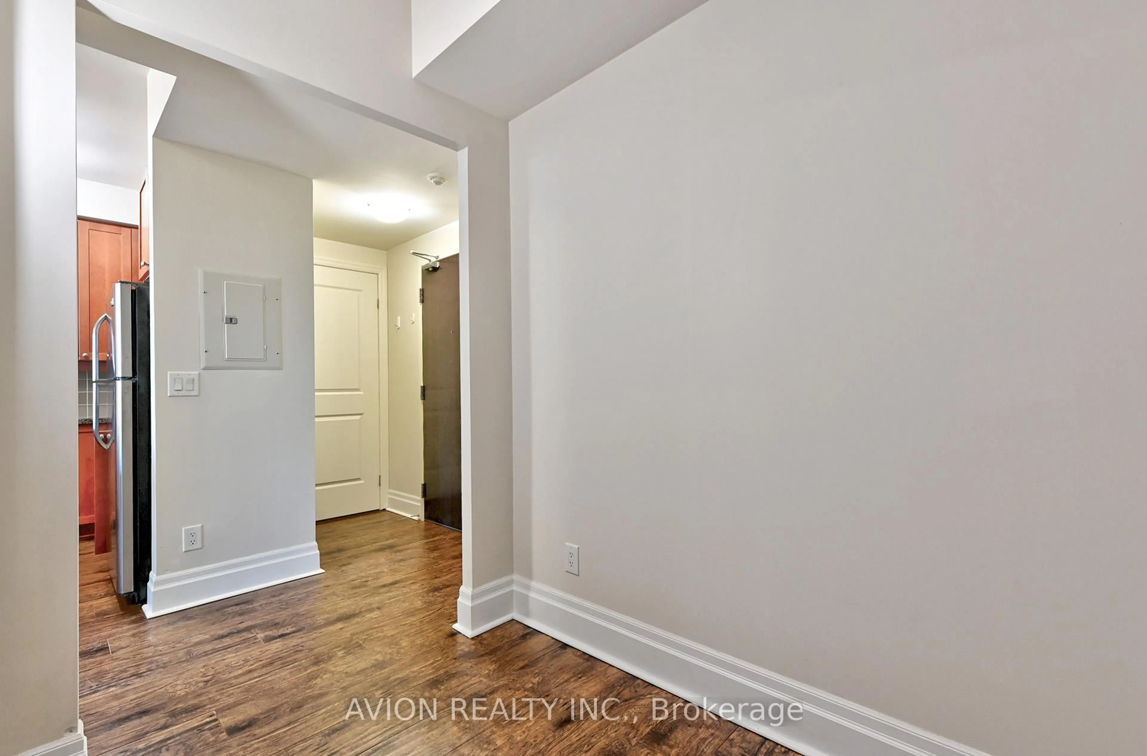 Indoor entryway for 131 Upper Duke Cres #507, Markham Ontario L6G 0C9