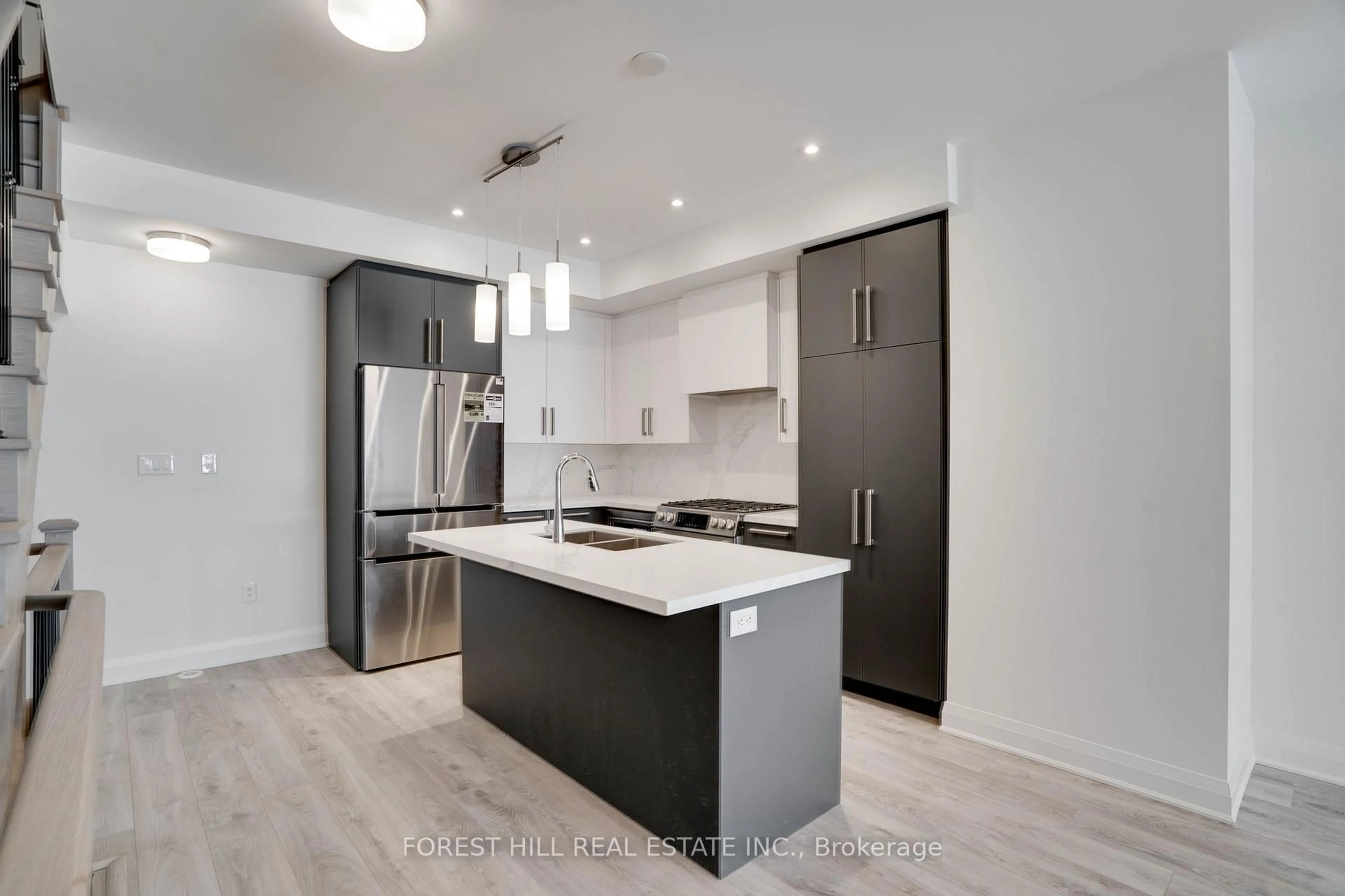 Contemporary kitchen, unknown for 16 Chesley St, Vaughan Ontario L4J 0M1