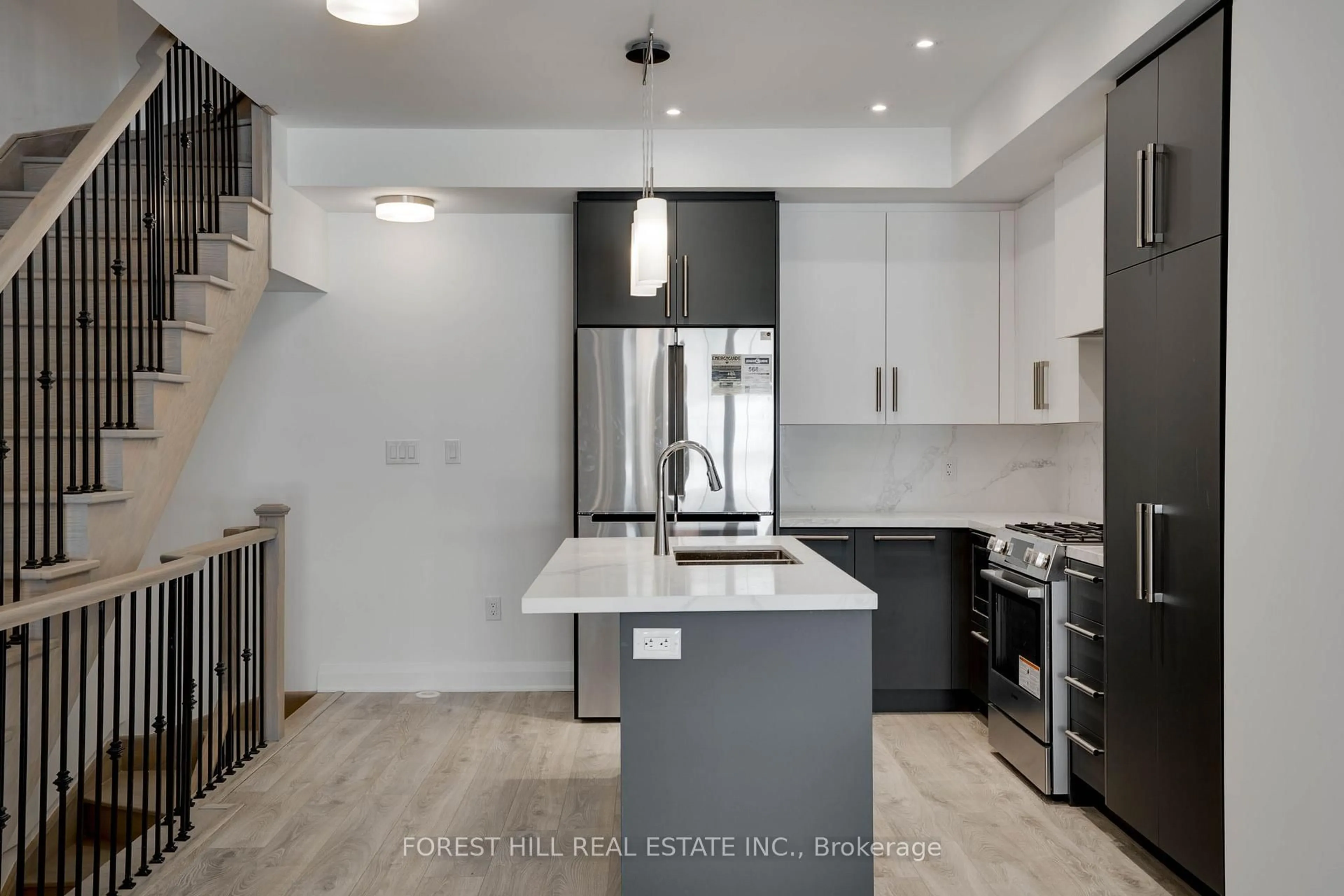 Open concept kitchen, ceramic/tile floor for 16 Chesley St, Vaughan Ontario L4J 0M1