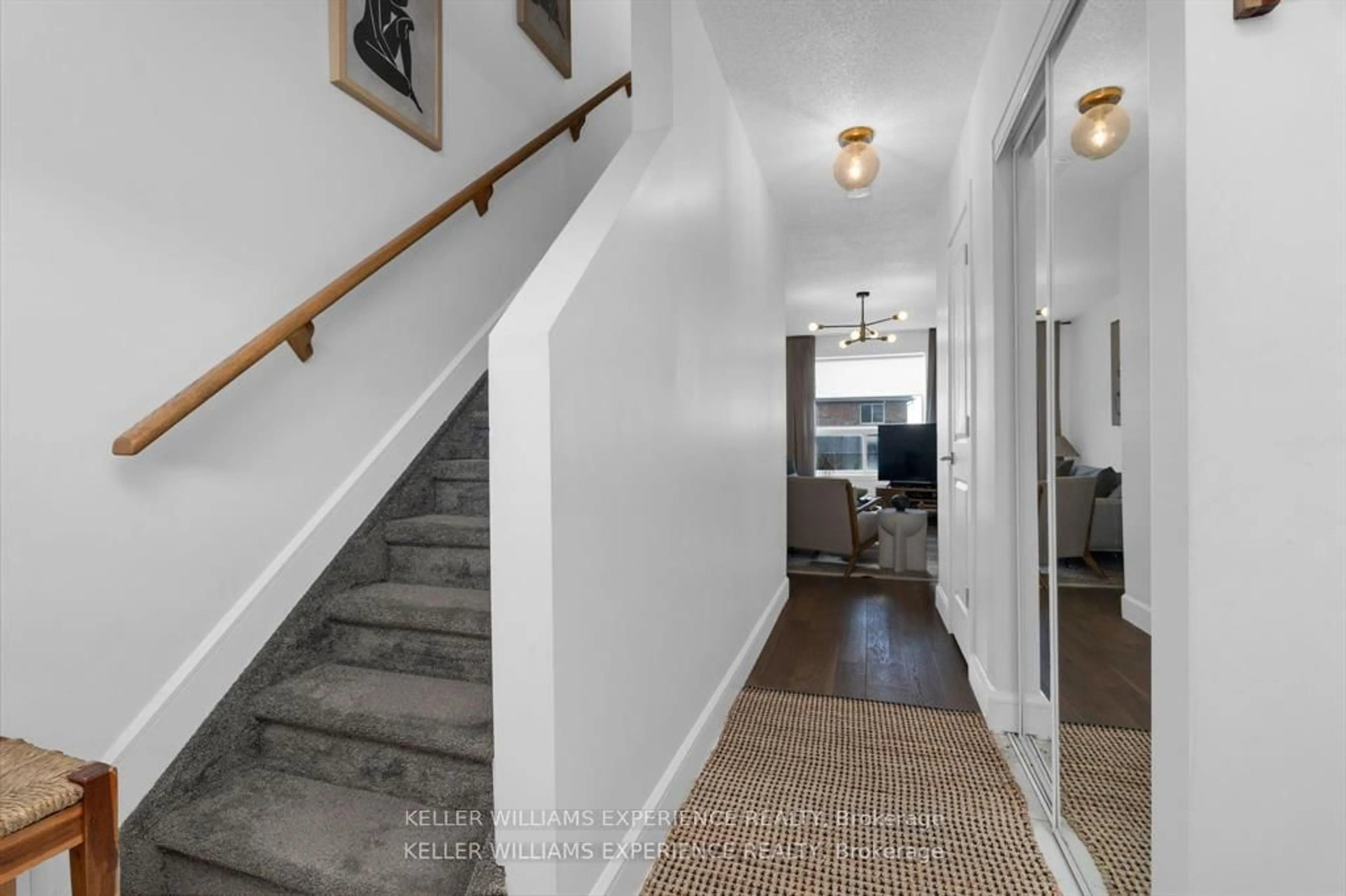 Indoor entryway for 1431 Rankin Way, Innisfil Ontario L9S 0C5