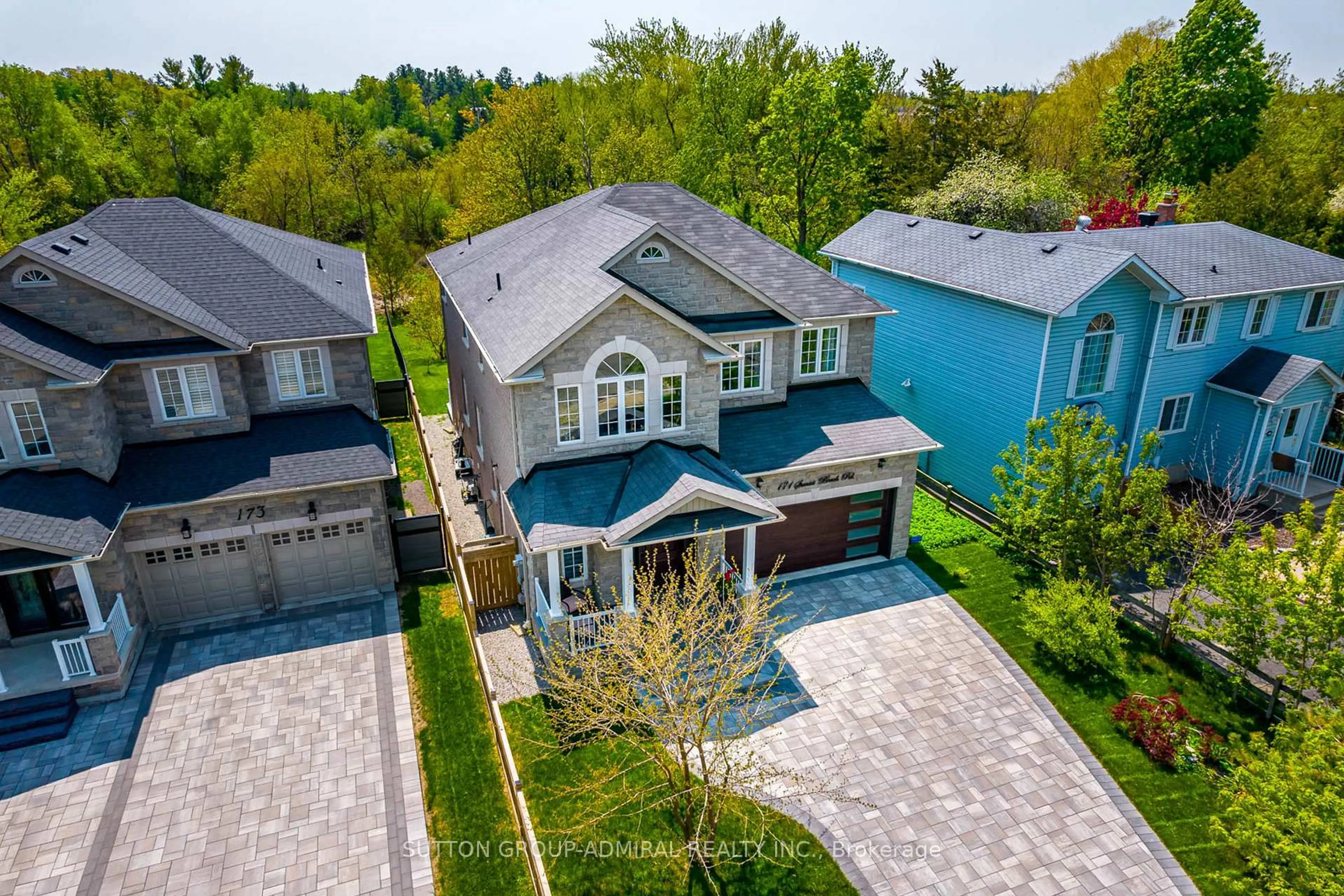 A pic from outside/outdoor area/front of a property/back of a property/a pic from drone, street for 171 Sunset Beach Rd, Richmond Hill Ontario L4E 3G7